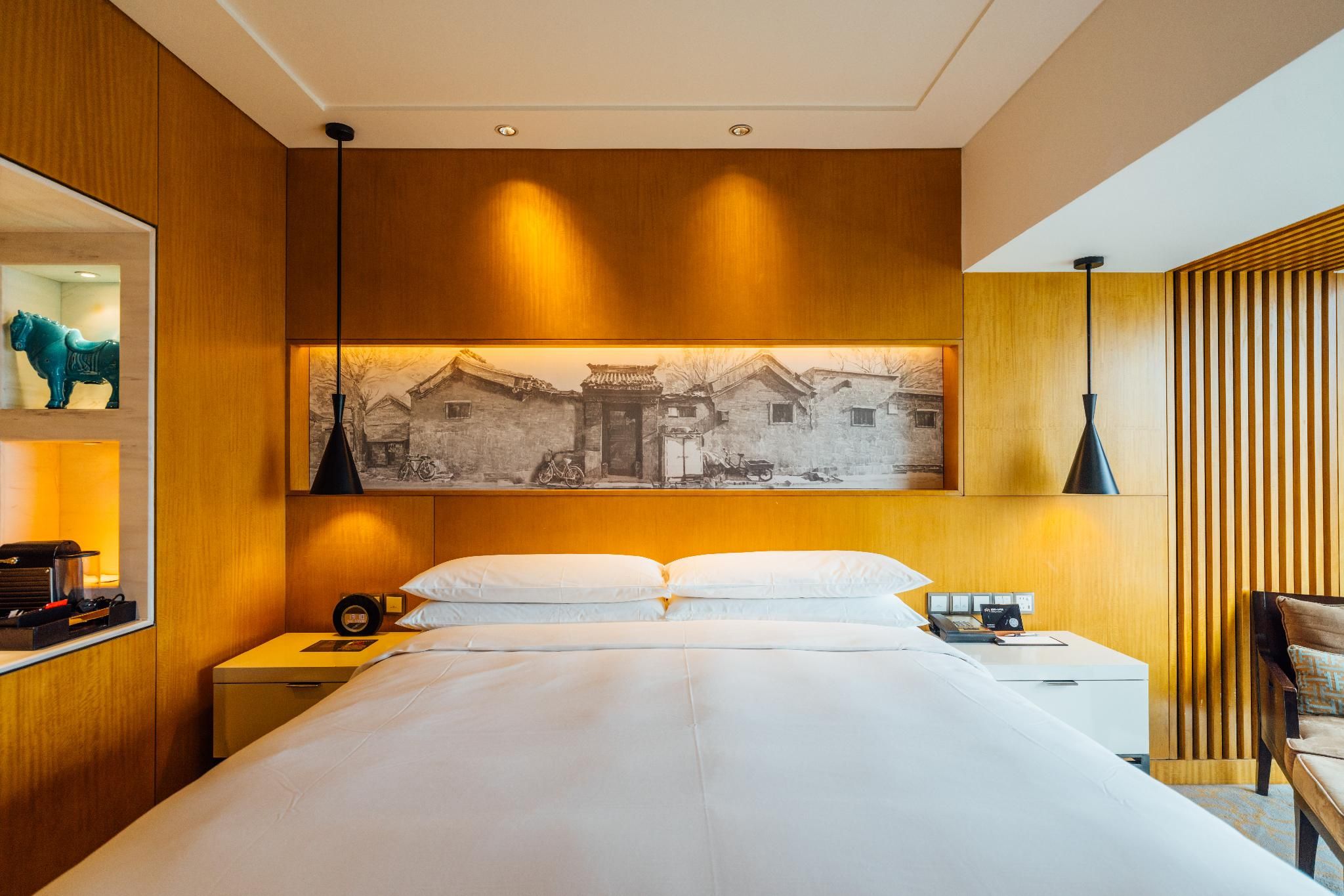 Guest room, 1 King, CBD view, High floor