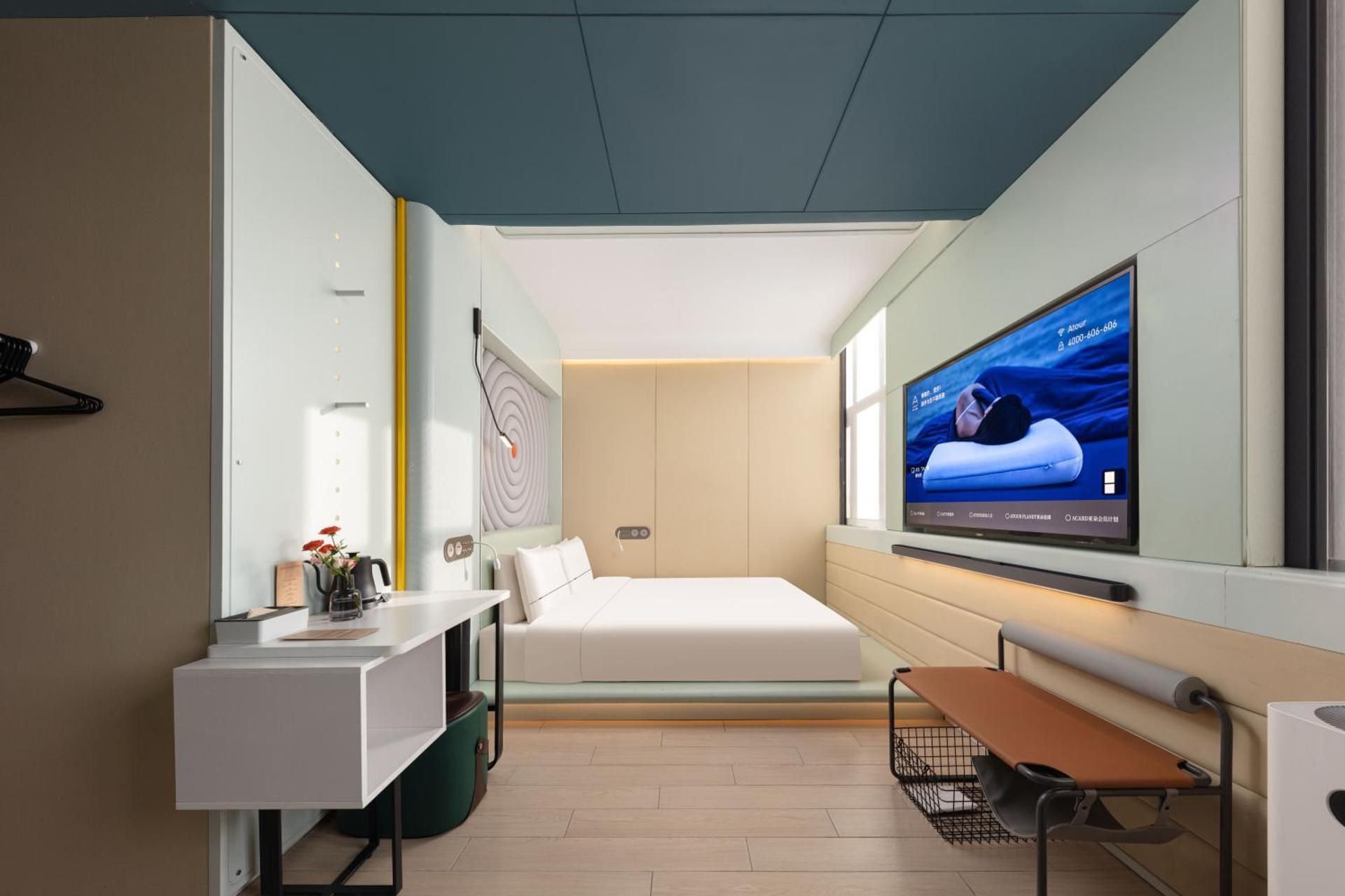 Double Room with Punk Theme
