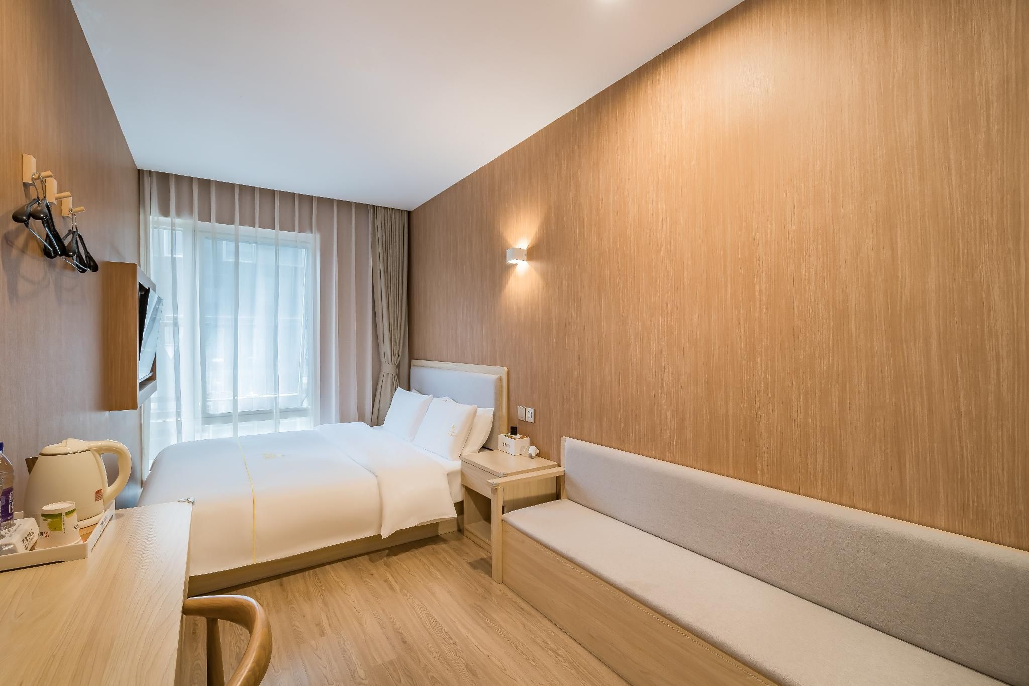 GTR - Guest Room with One 1.8M Bed