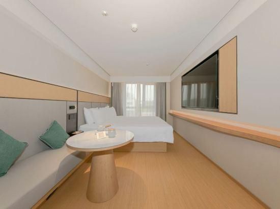 Business Queen Room