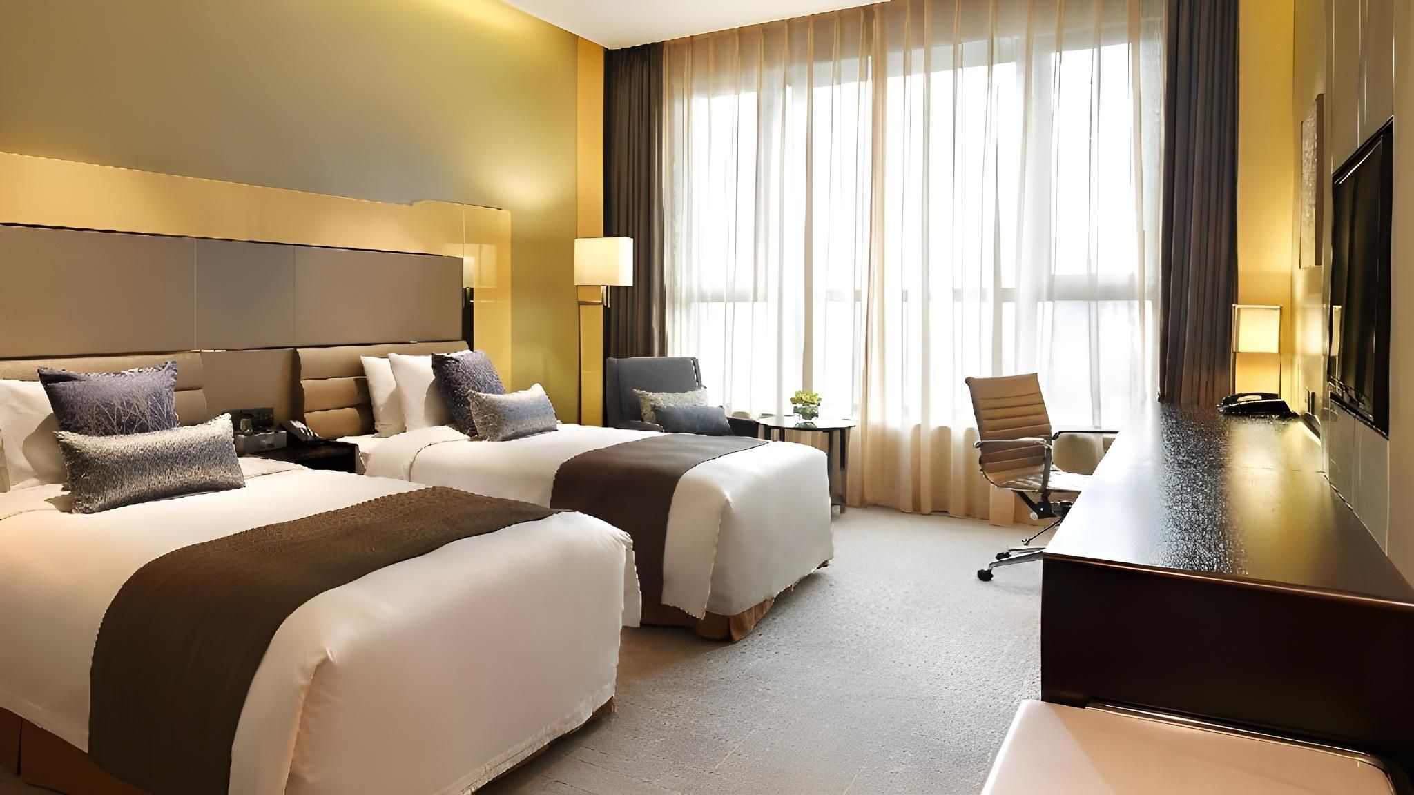2 Twin Standard Lounge Access City View