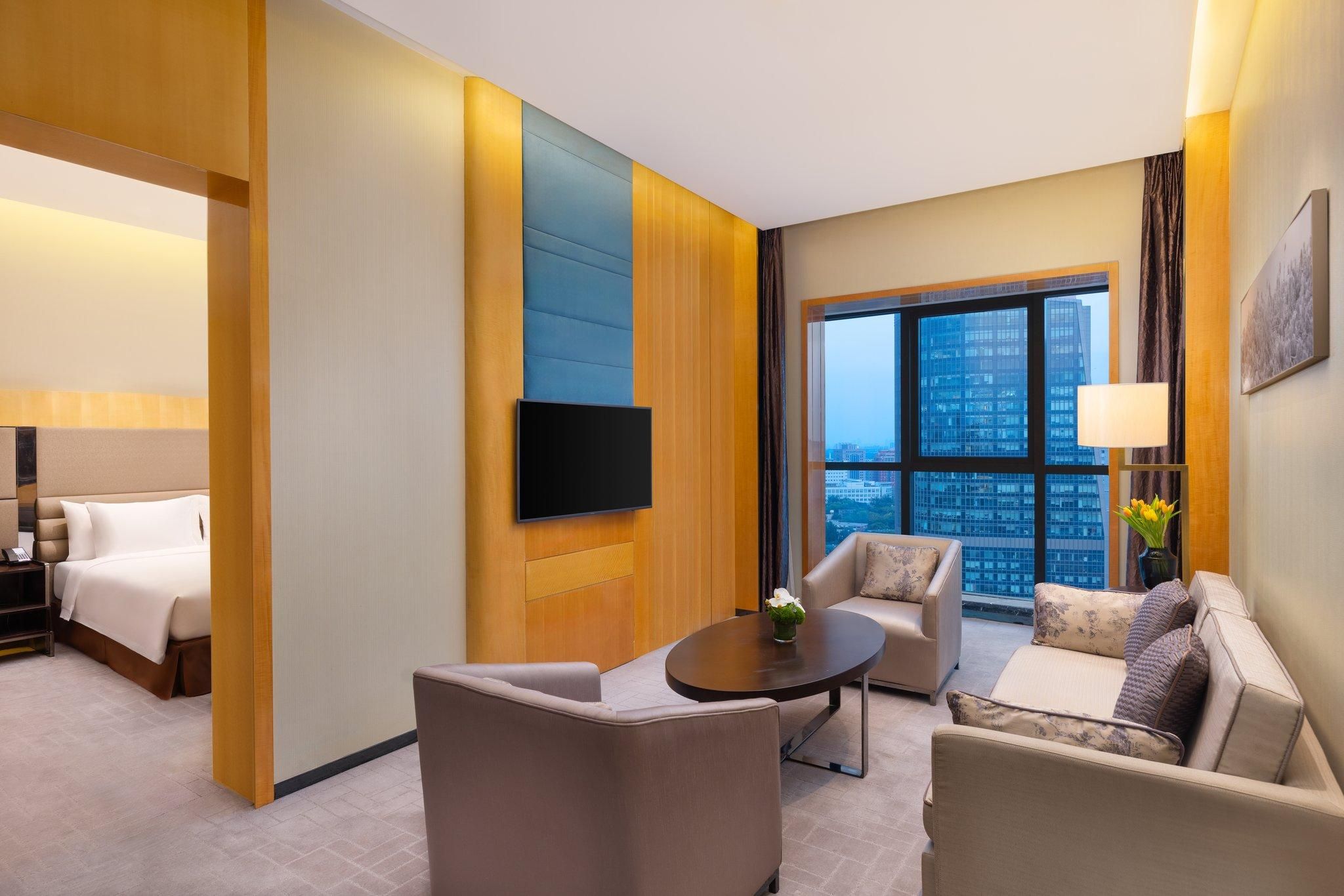 1 King 1 Bedroom Suite Lounge Access