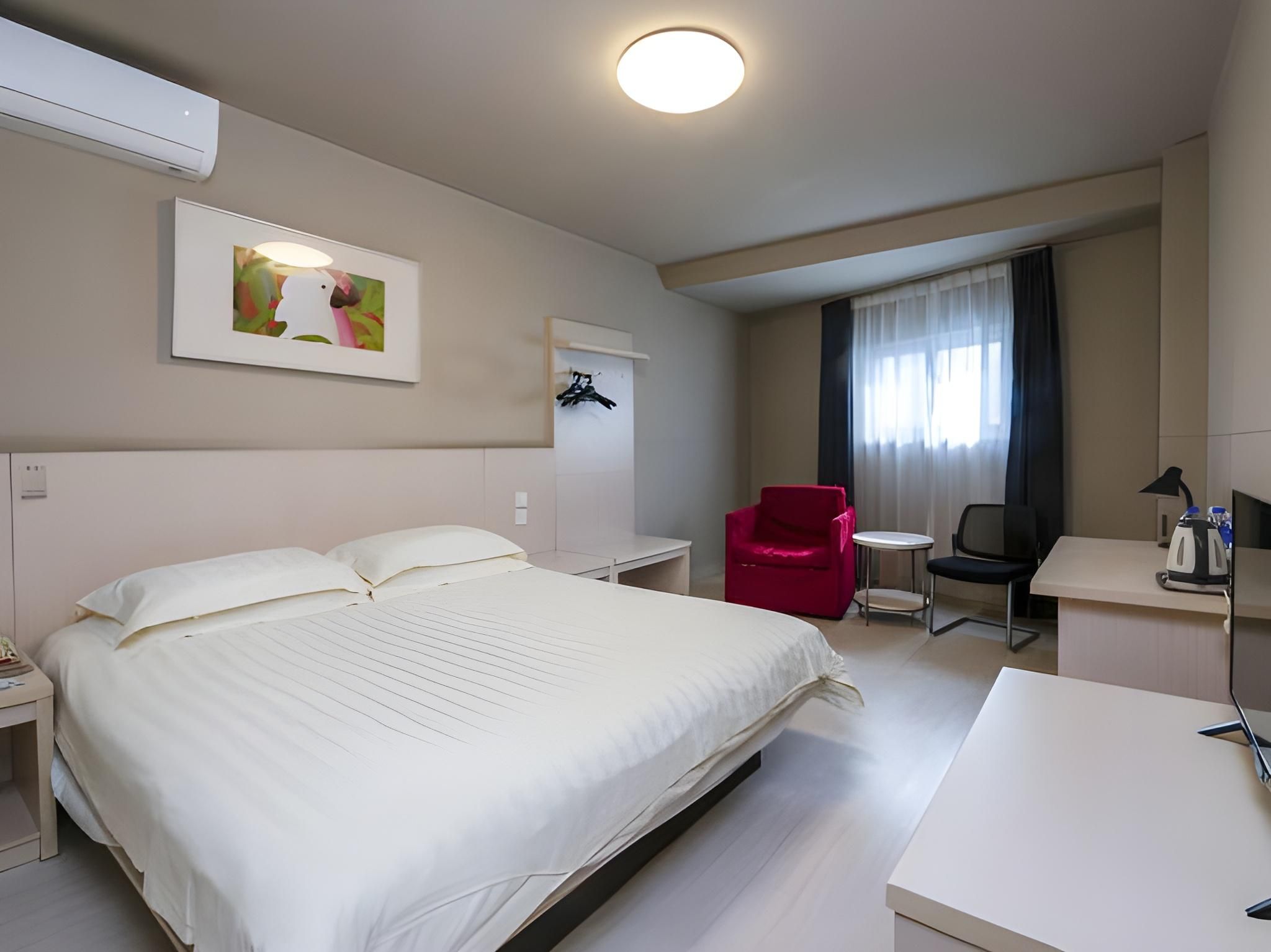 WH - Deluxe Bed Room