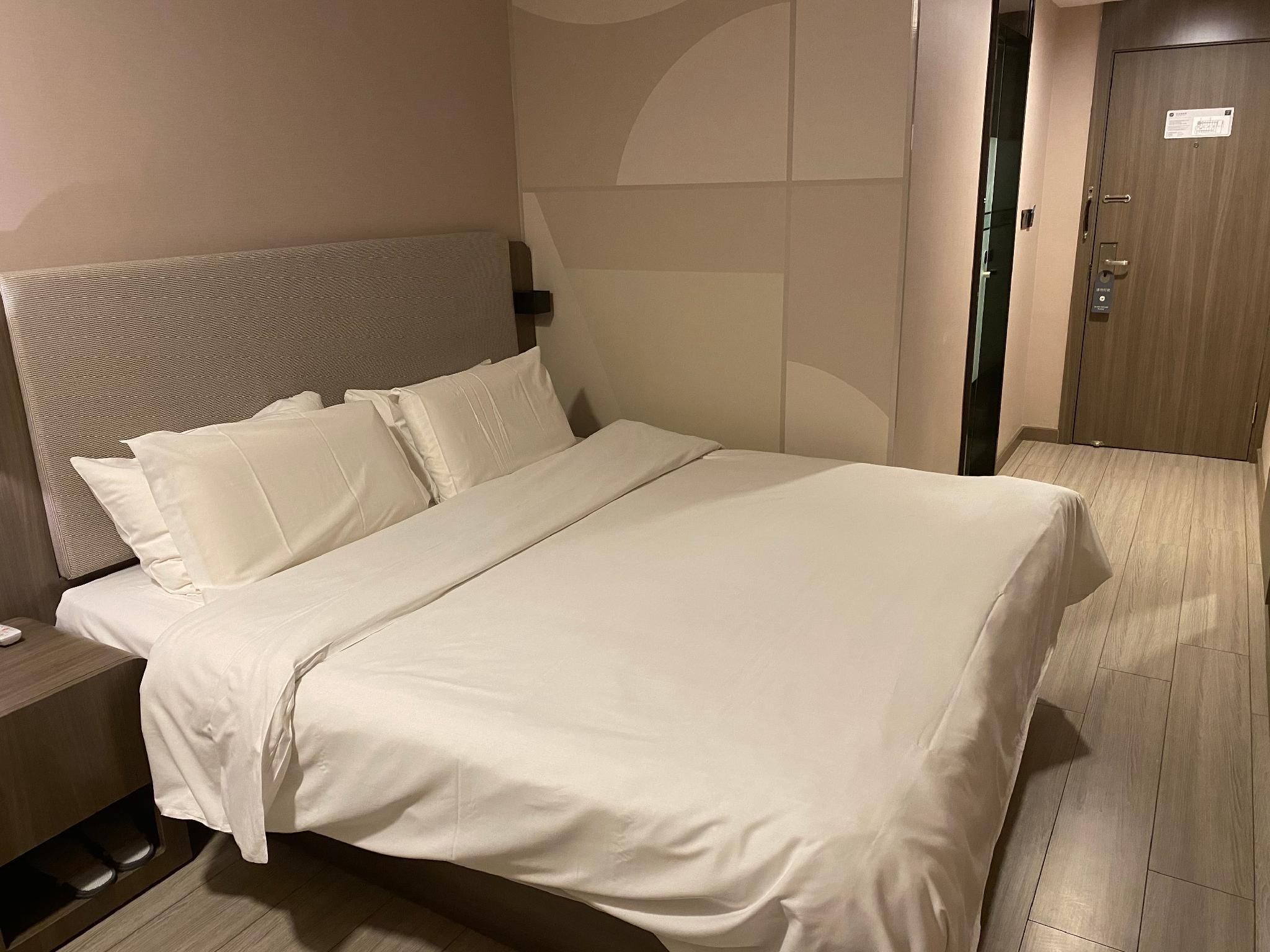 Huazhu - Superior BedRoom