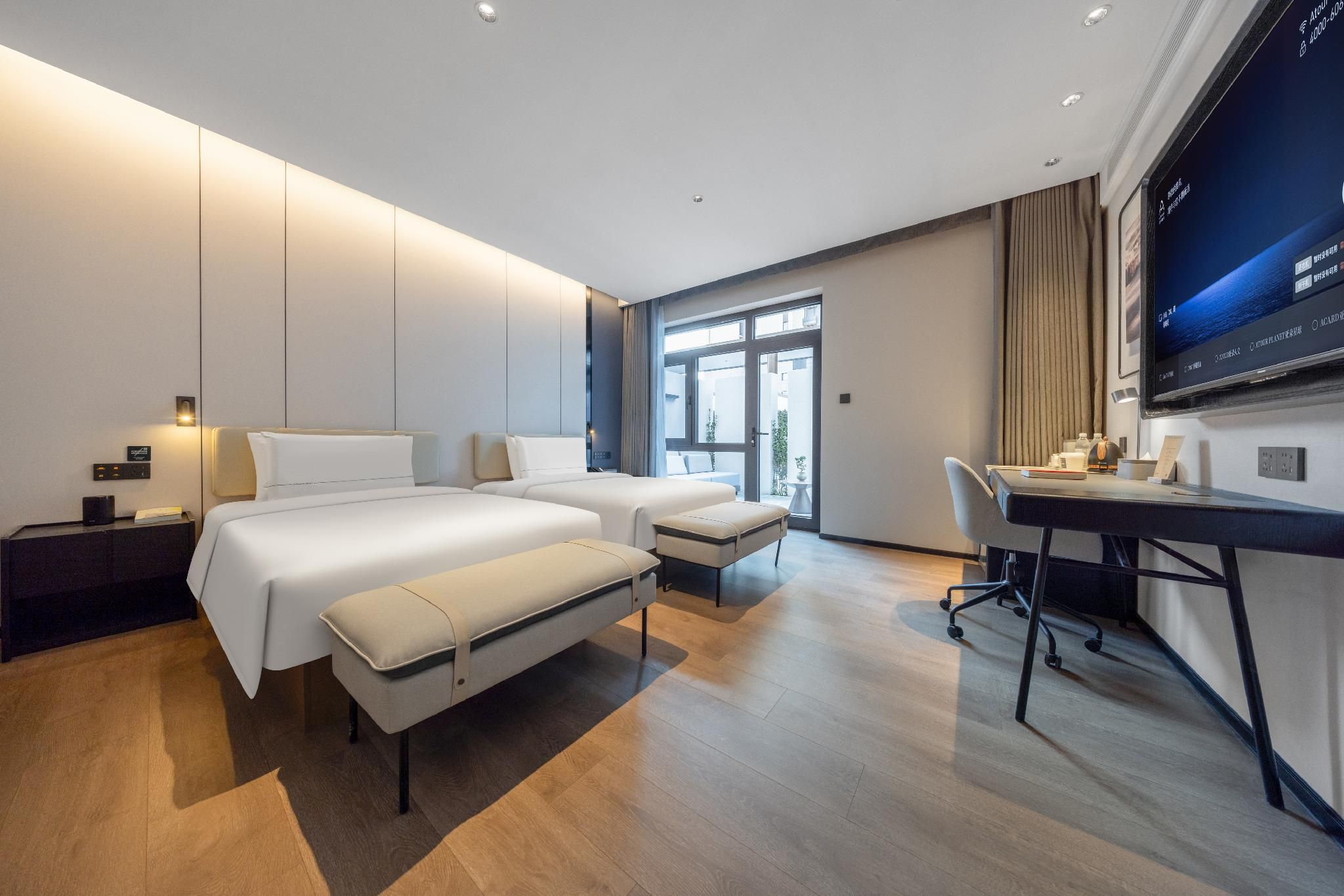 Premier Courtyard Twin