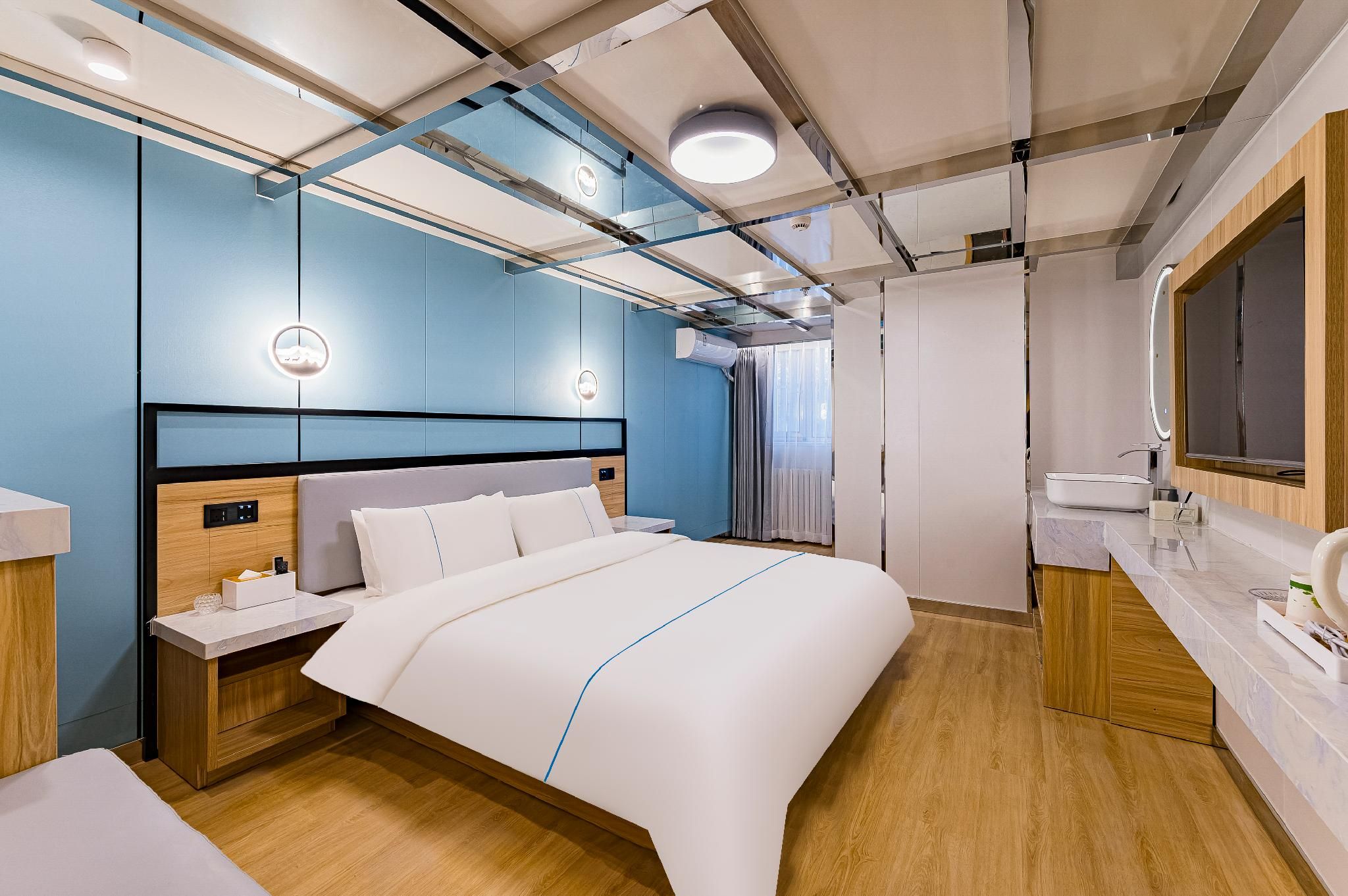 Business King Room