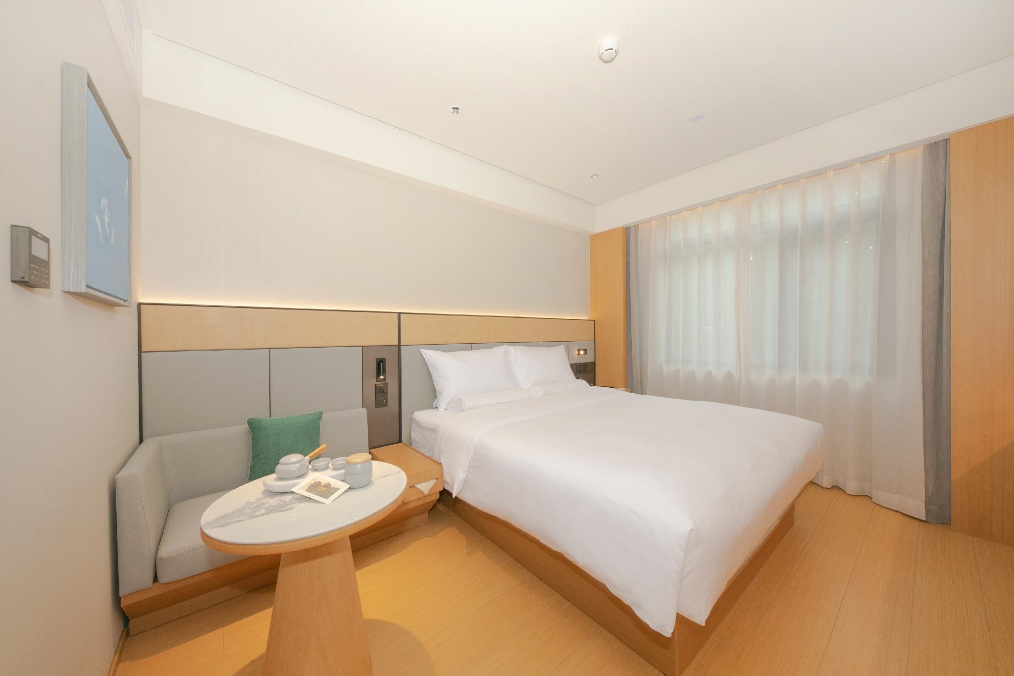 Business Queen Bed Room