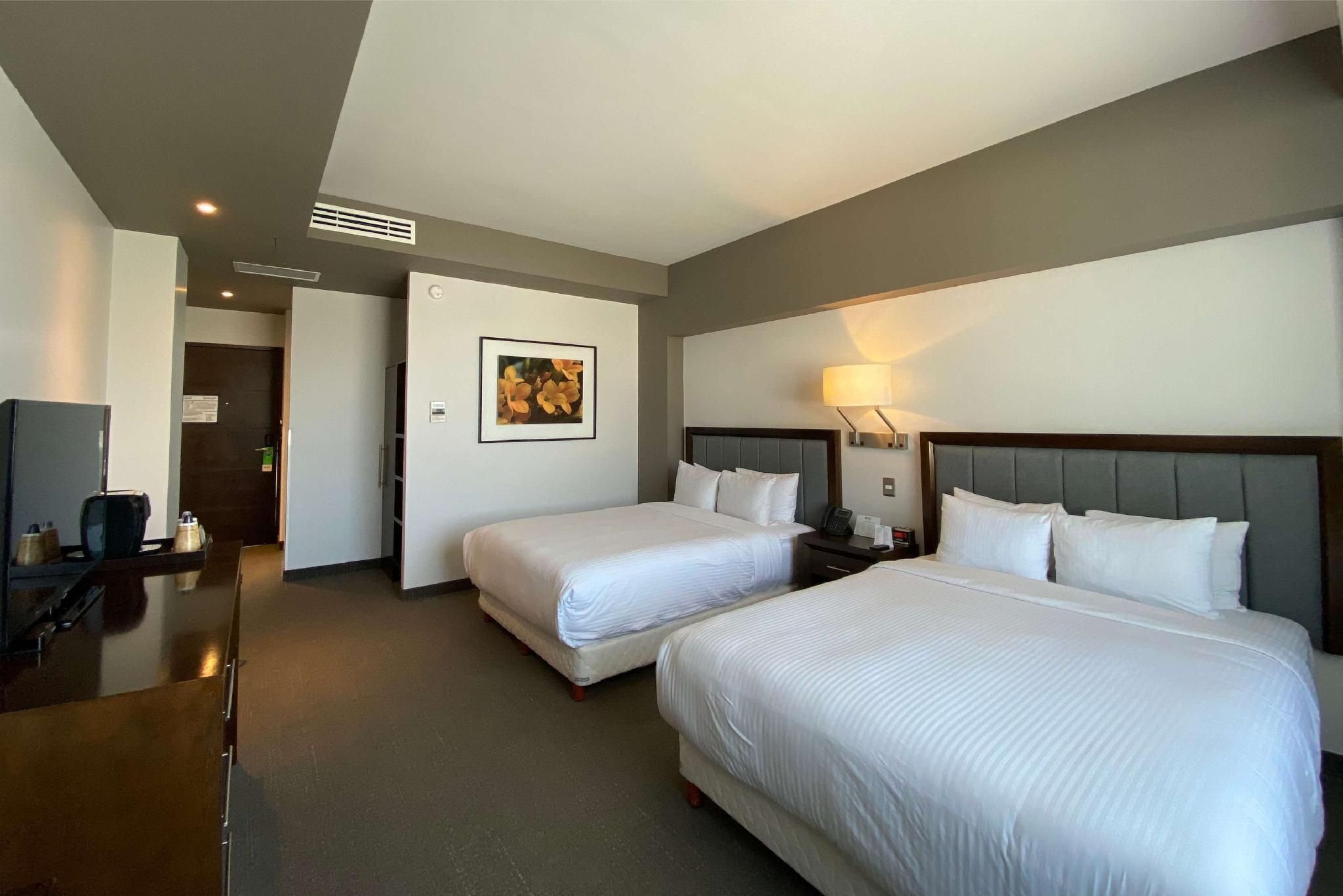 2 queen beds, nonsmoking