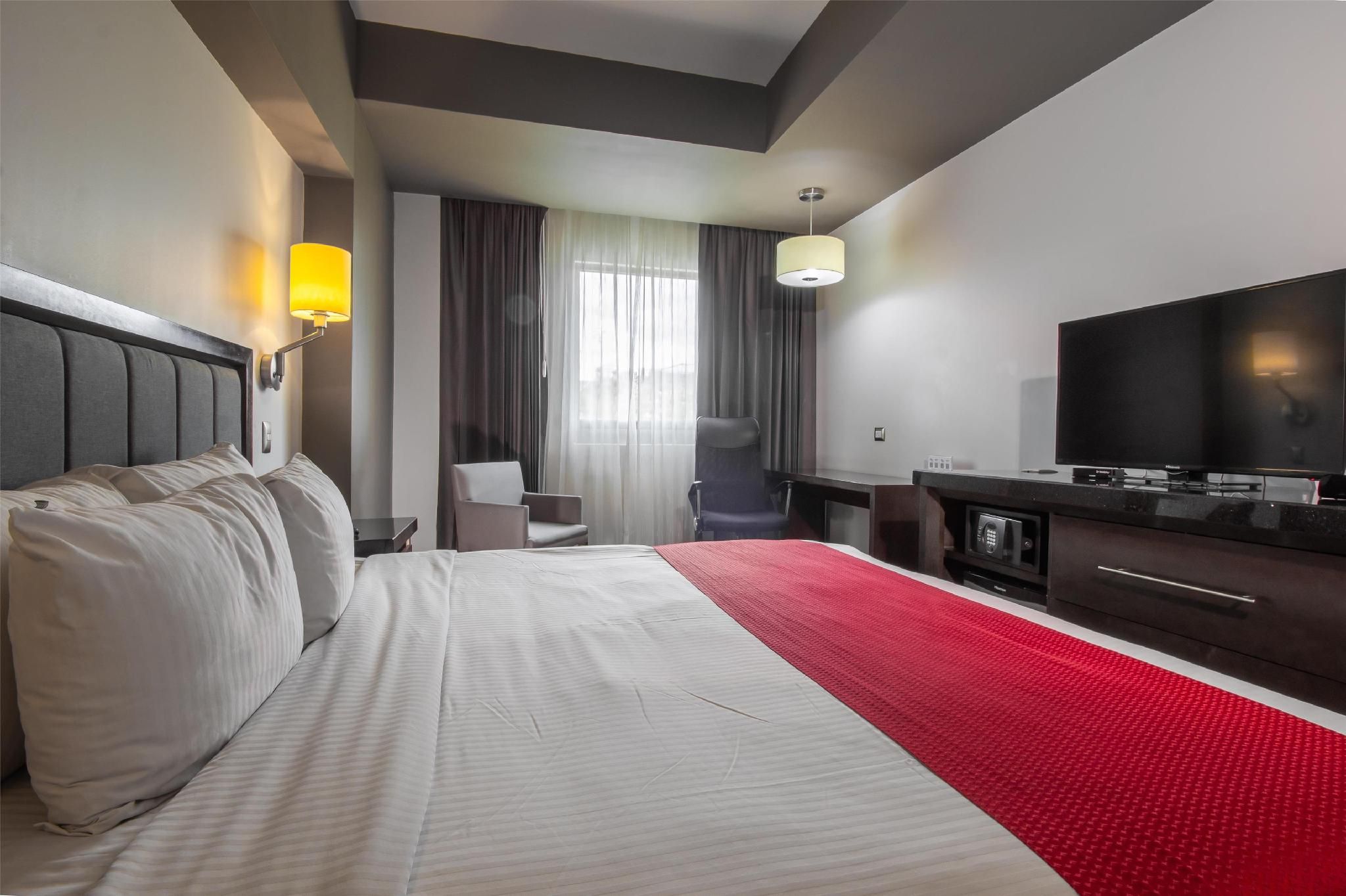 1 King Bed, Nonsmoking
