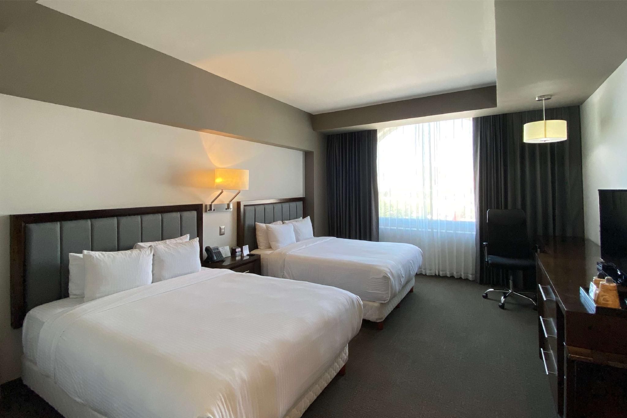 2 queen beds, nonsmoking