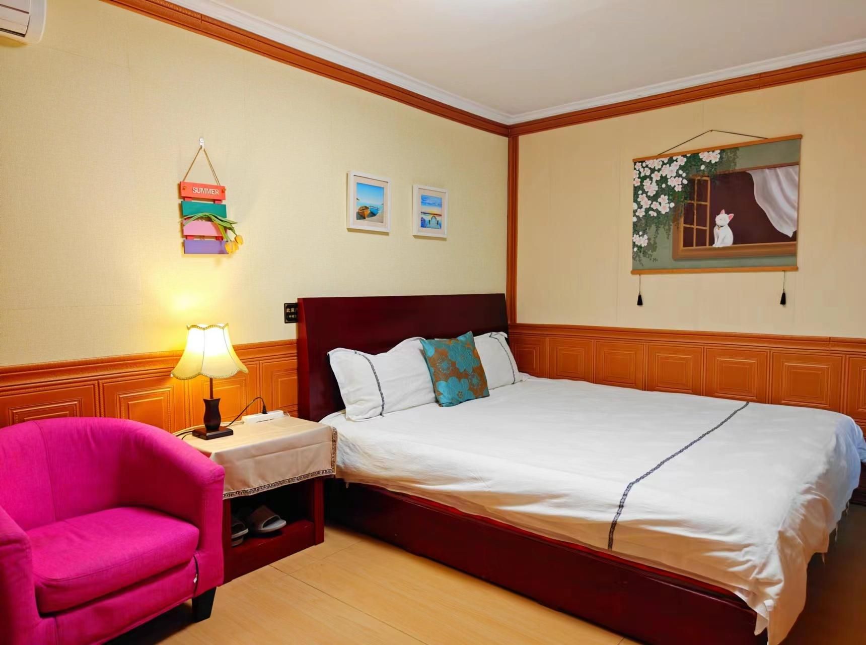 Queen Room