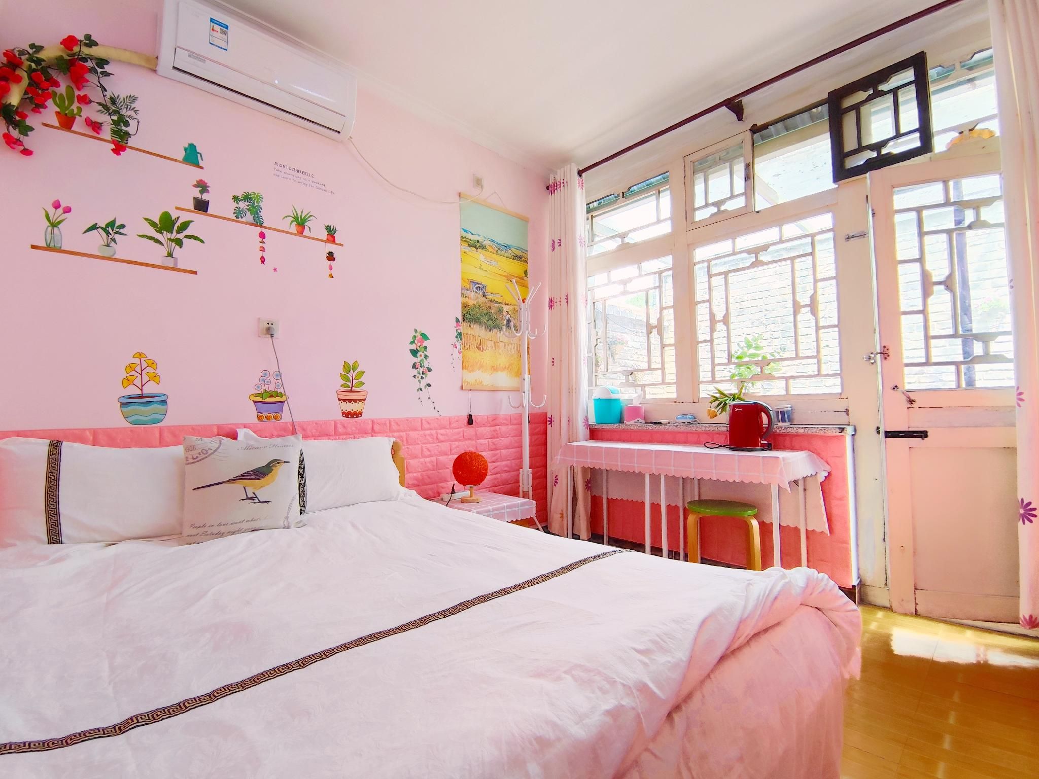 Economy Queen Room