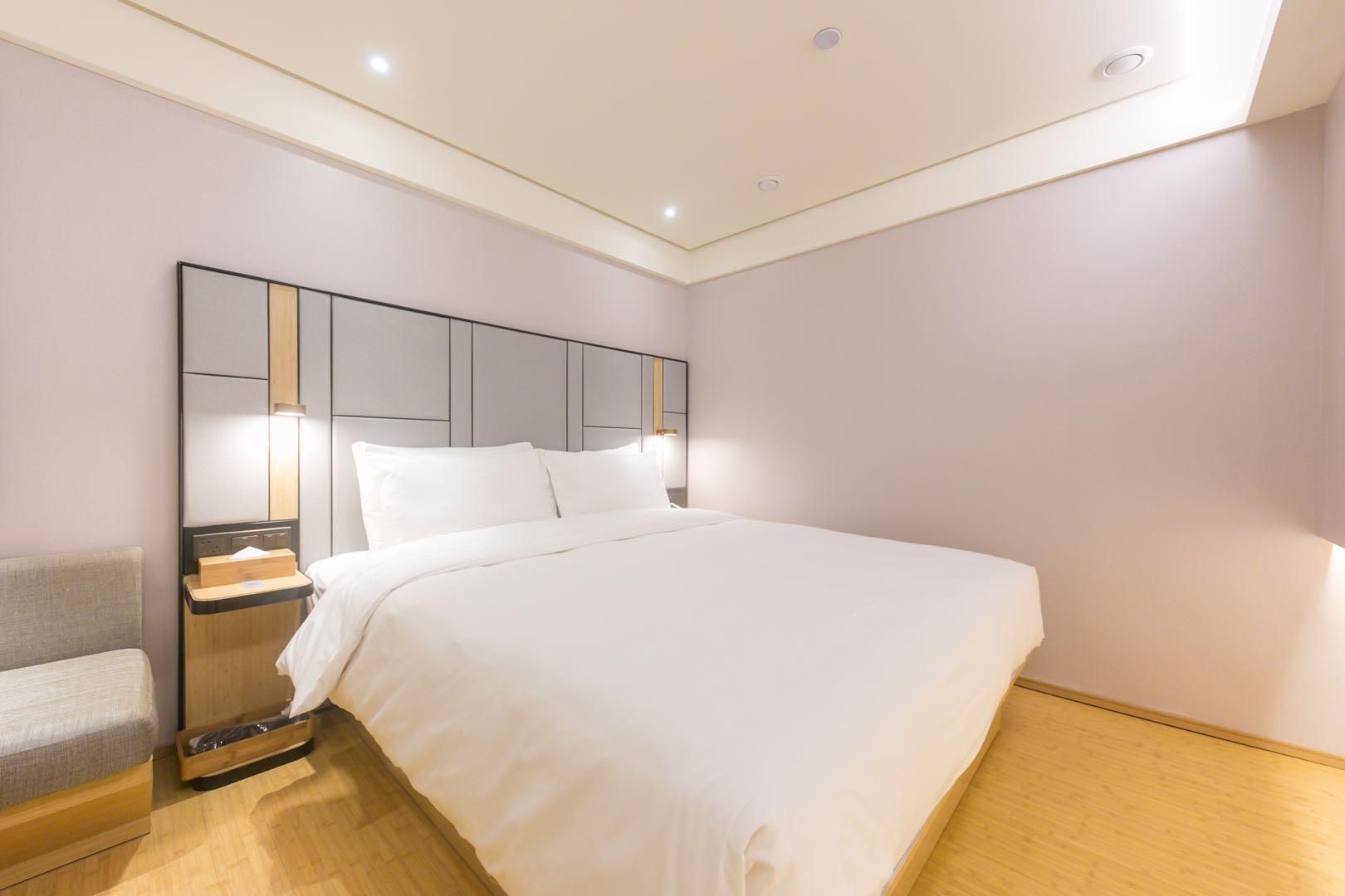 Huazhu - Room With Bed