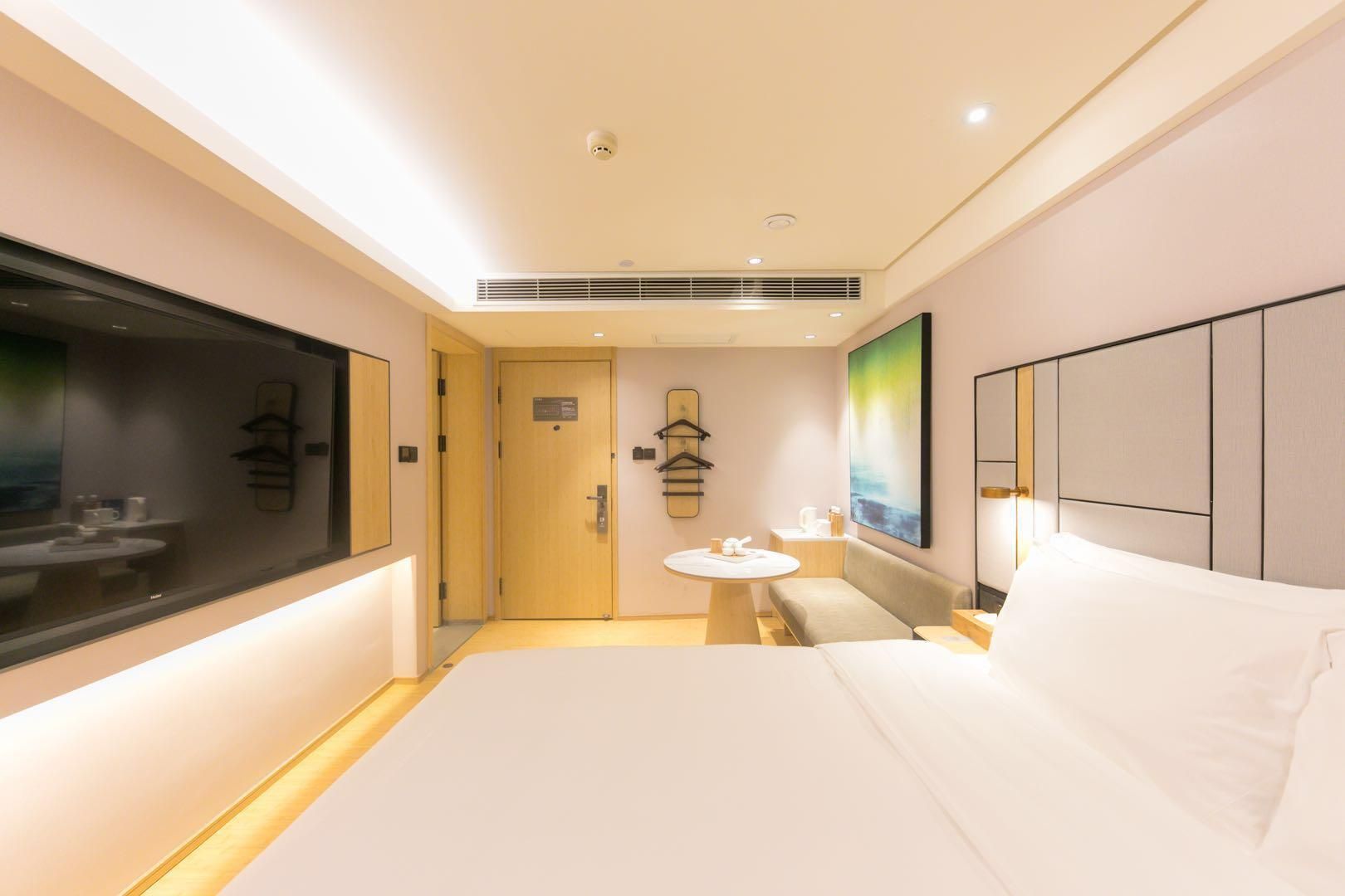 Huazhu - Room With Bed