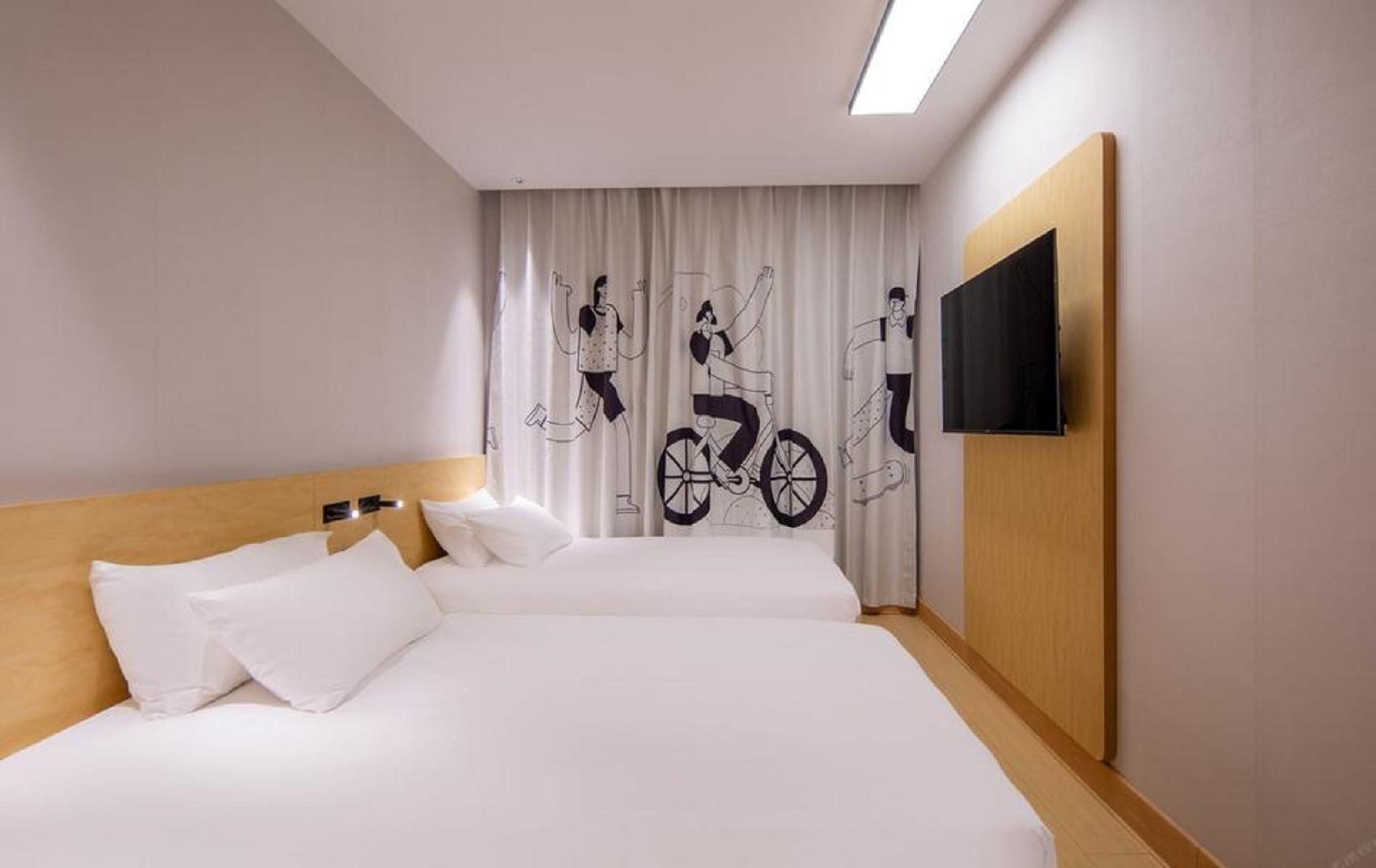 Twin Bed Room