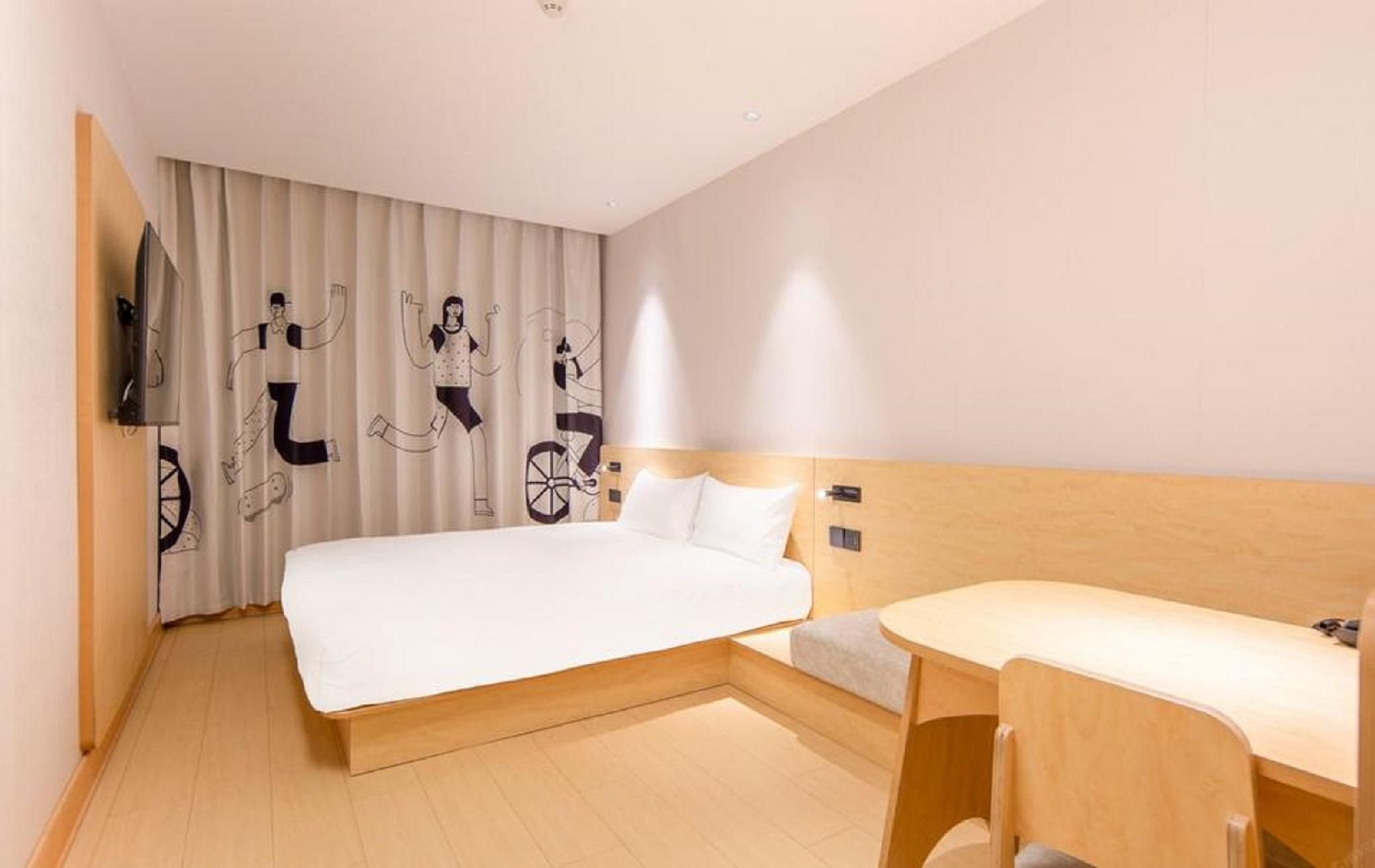 Business Queen Room