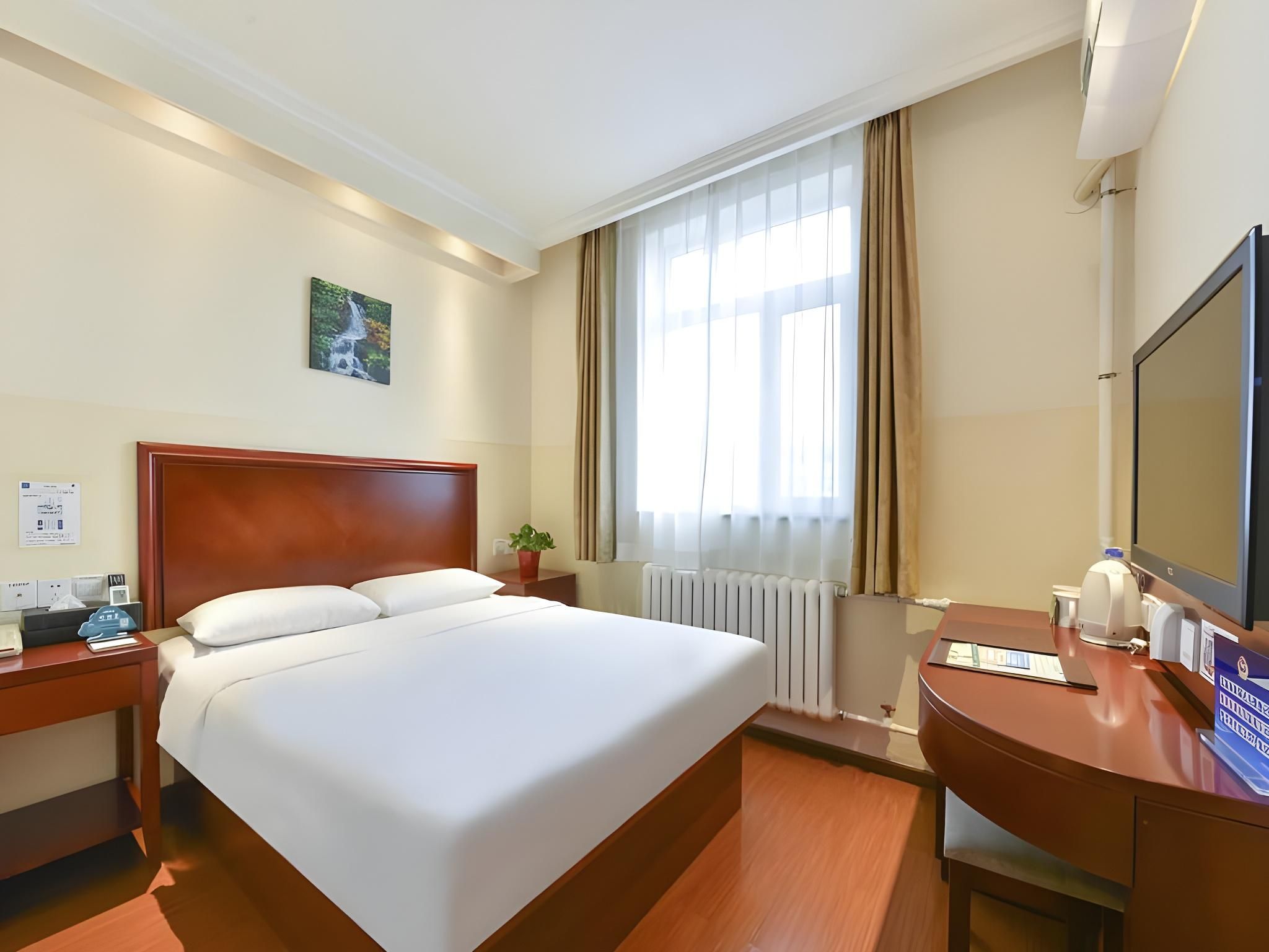 Hotel Queen Room