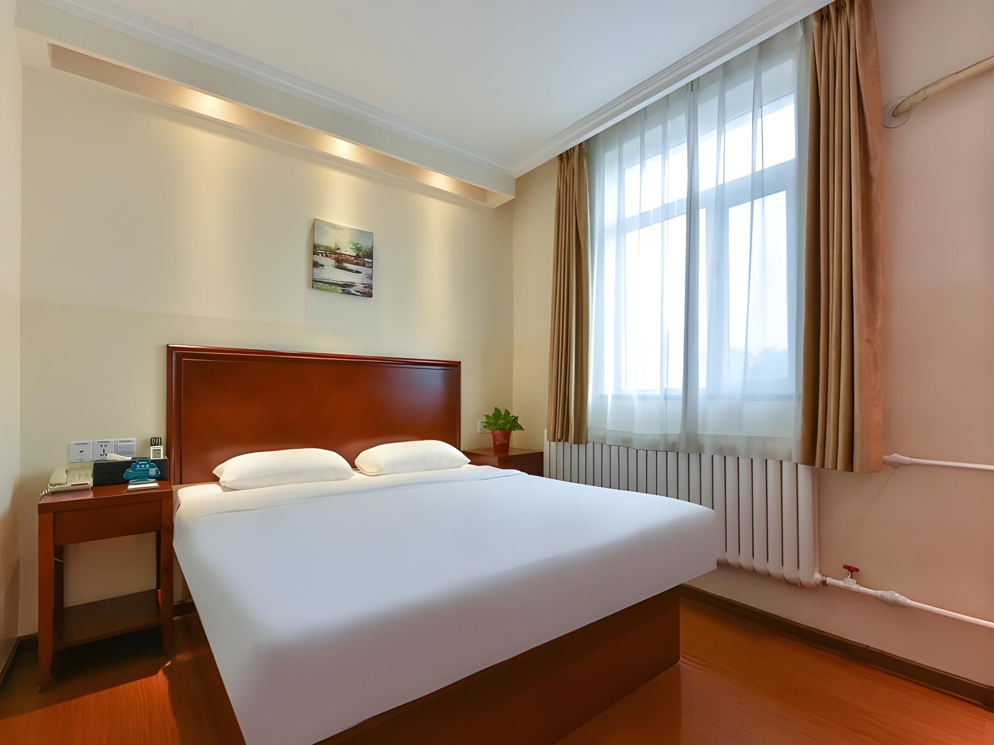 Business Queen Room