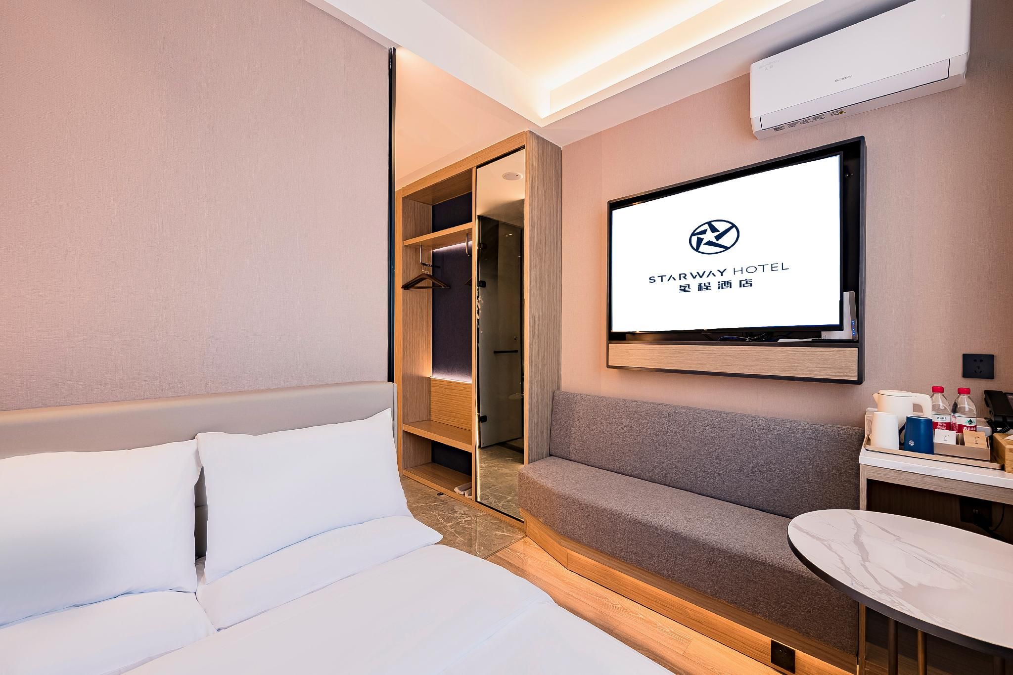 Huazhu - Room With Bed