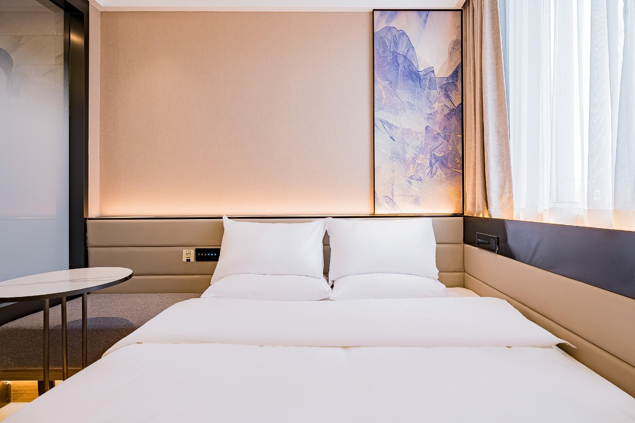 Huazhu - Room With Bed