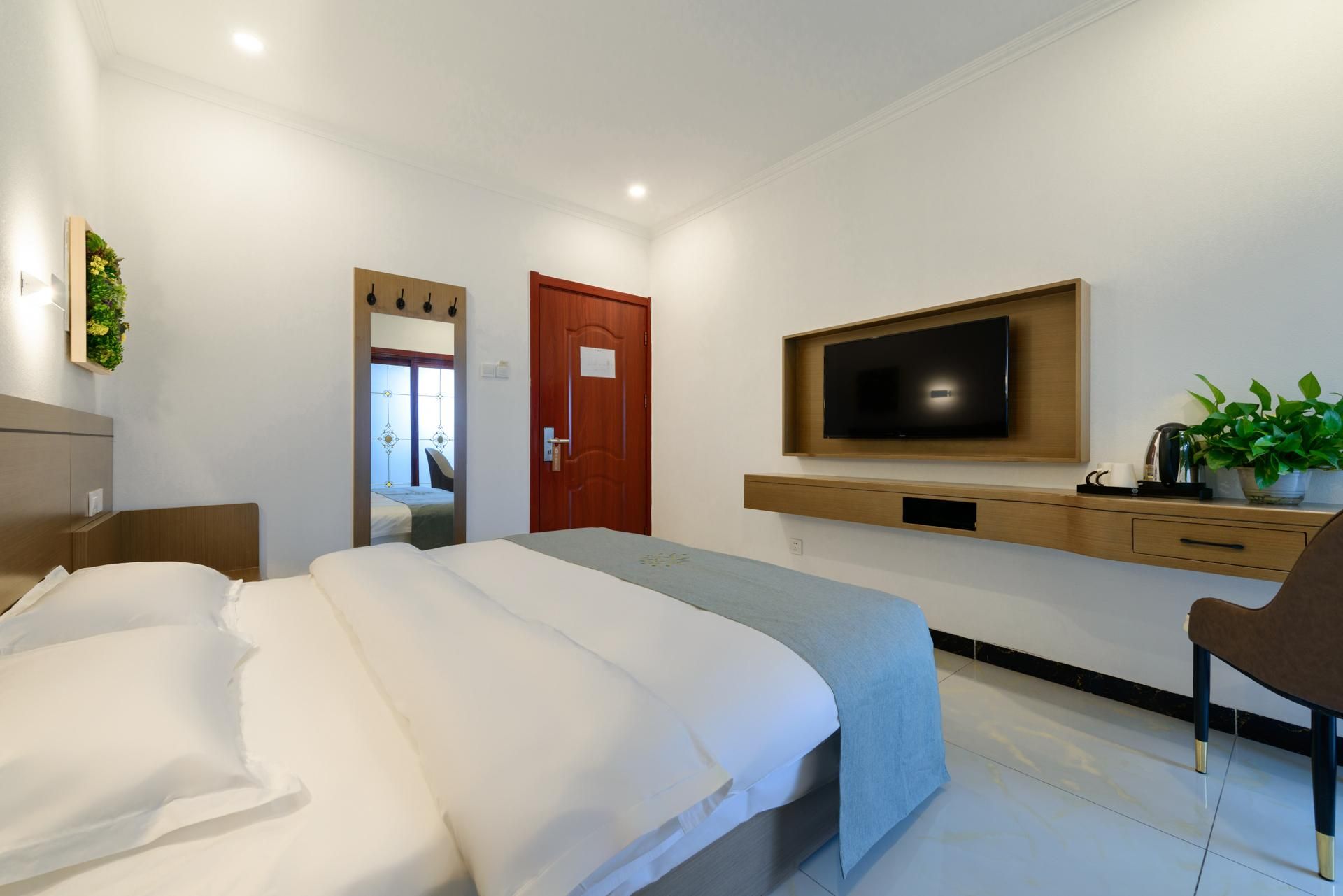 Suite with Balcony - Non-Smoking