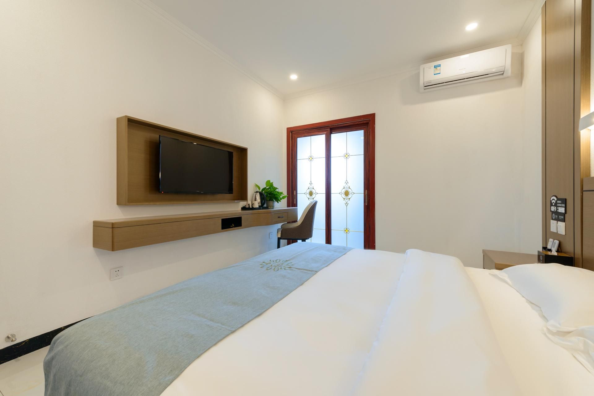 Suite with Balcony - Non-Smoking