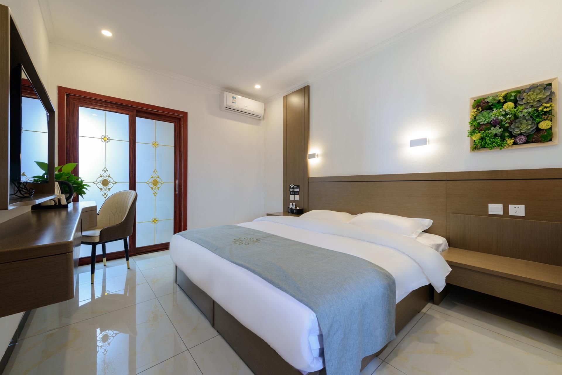 Suite with Balcony - Non-Smoking