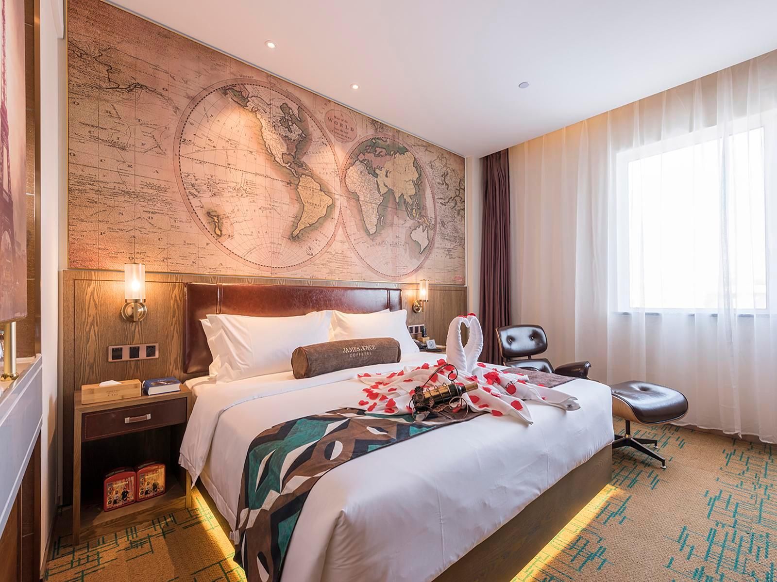 James Joyce - Zhizun Romantic Redwine Bed Room