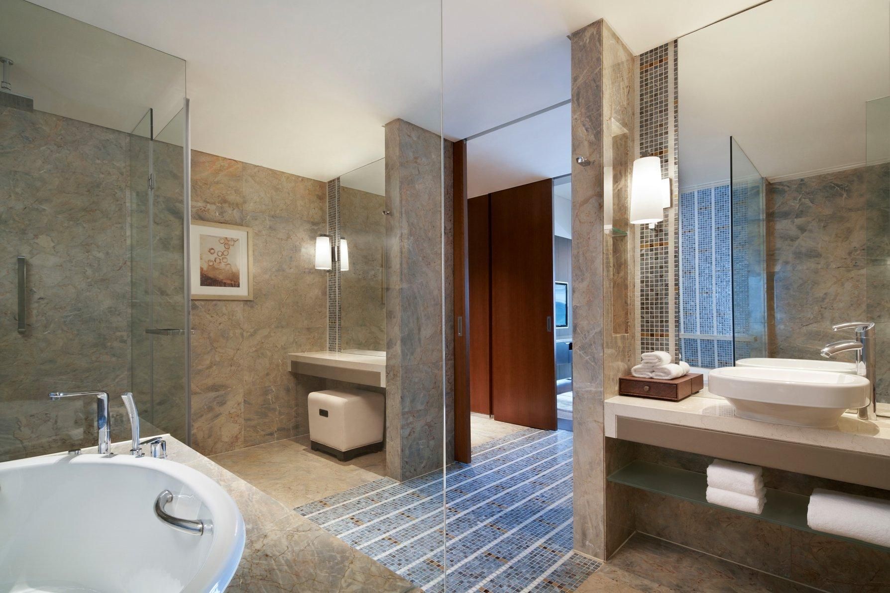 Club lounge access, 1 Bedroom Hospitality Suite, 1 King, City view