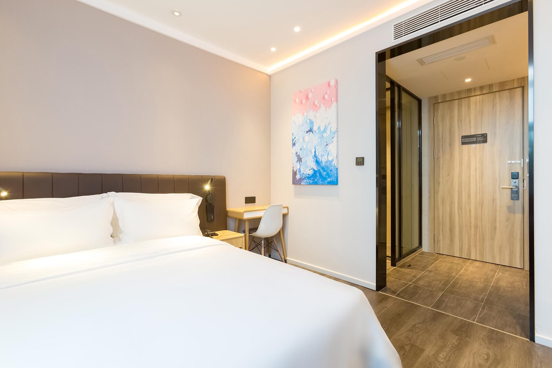 Huazhu - Room With Bed