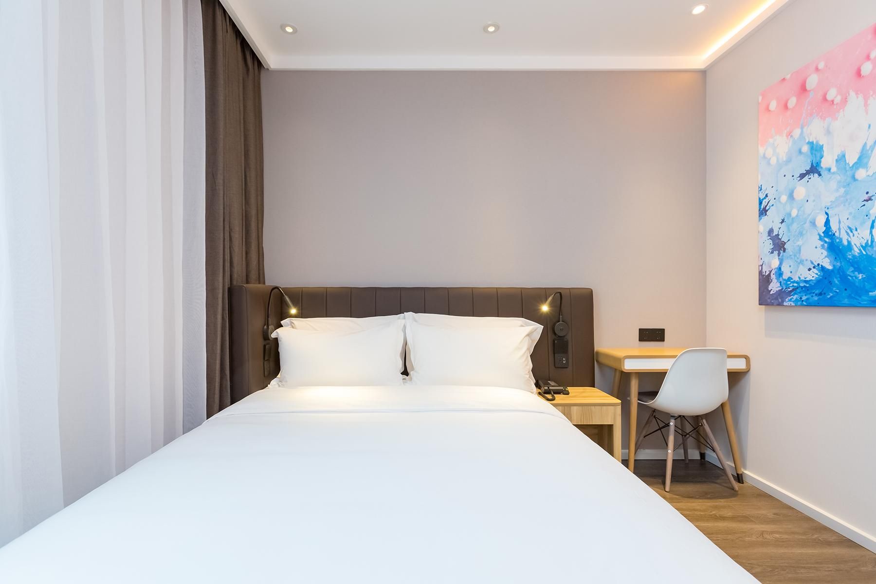 Huazhu - Room With Bed