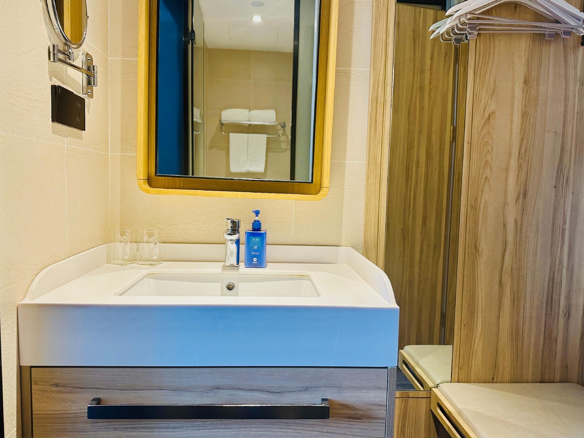 Queen Superior Room