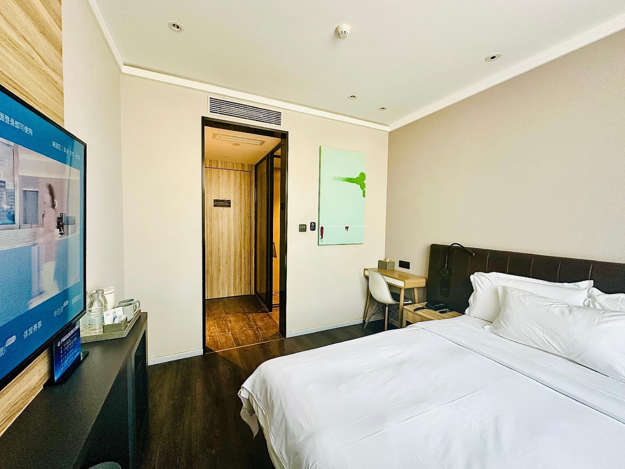 Queen Superior Room