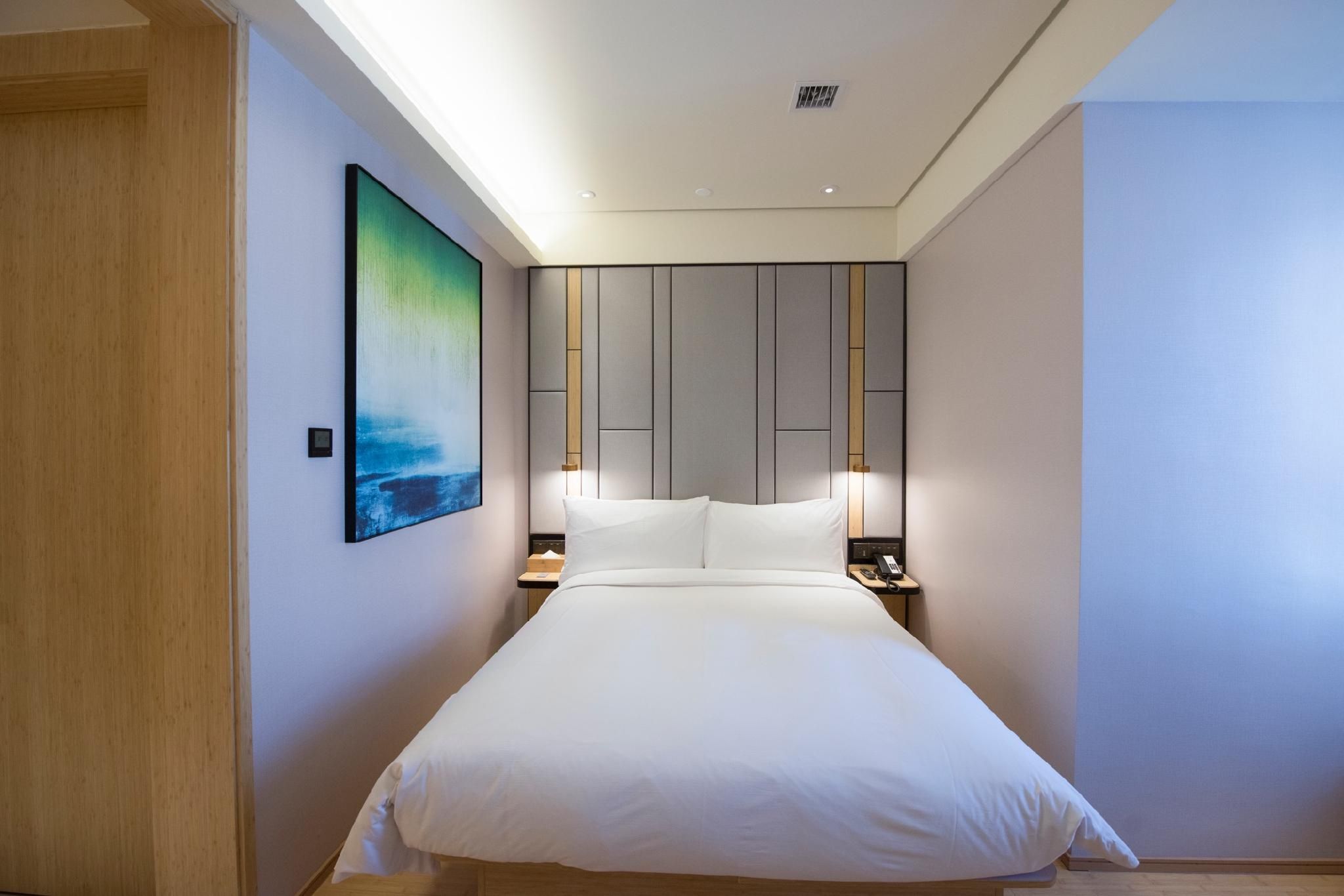 Huazhu - Room With Bed