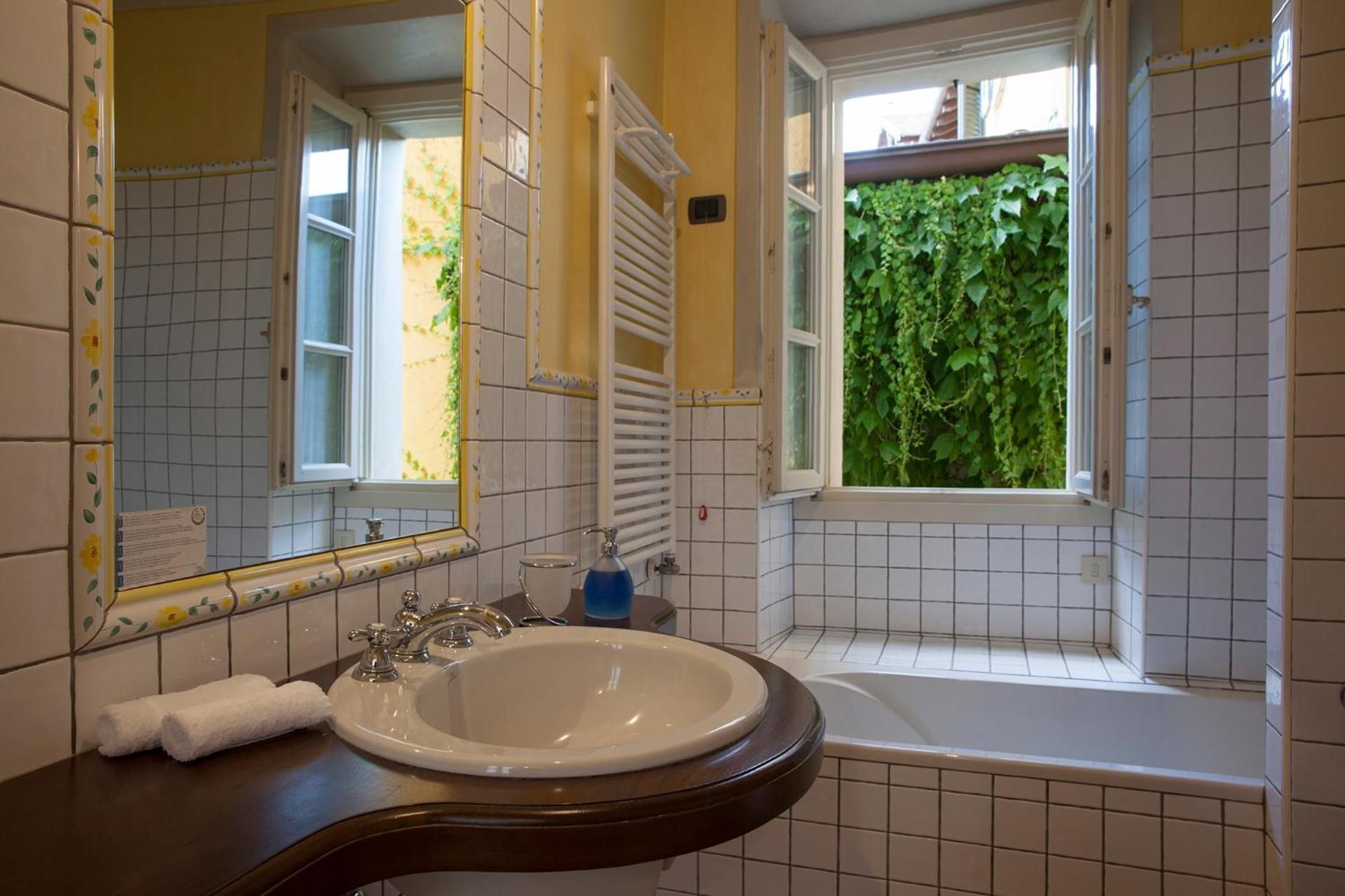 Villa Margherita, The Originals Relais Double Room with Lake View 2