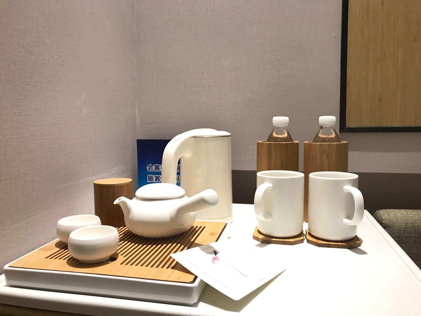 26069517_210729144600104136876