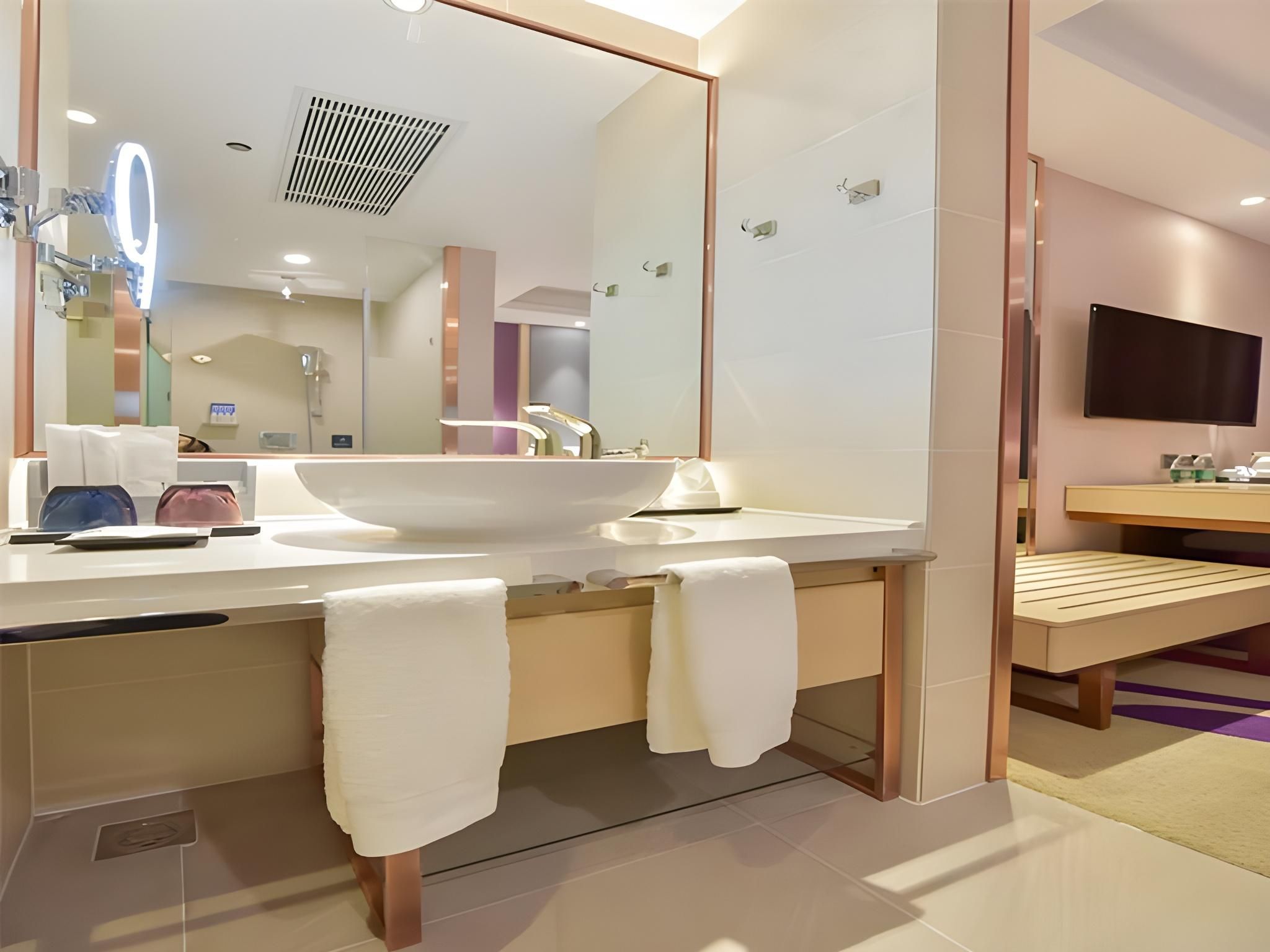 Queen Room with View