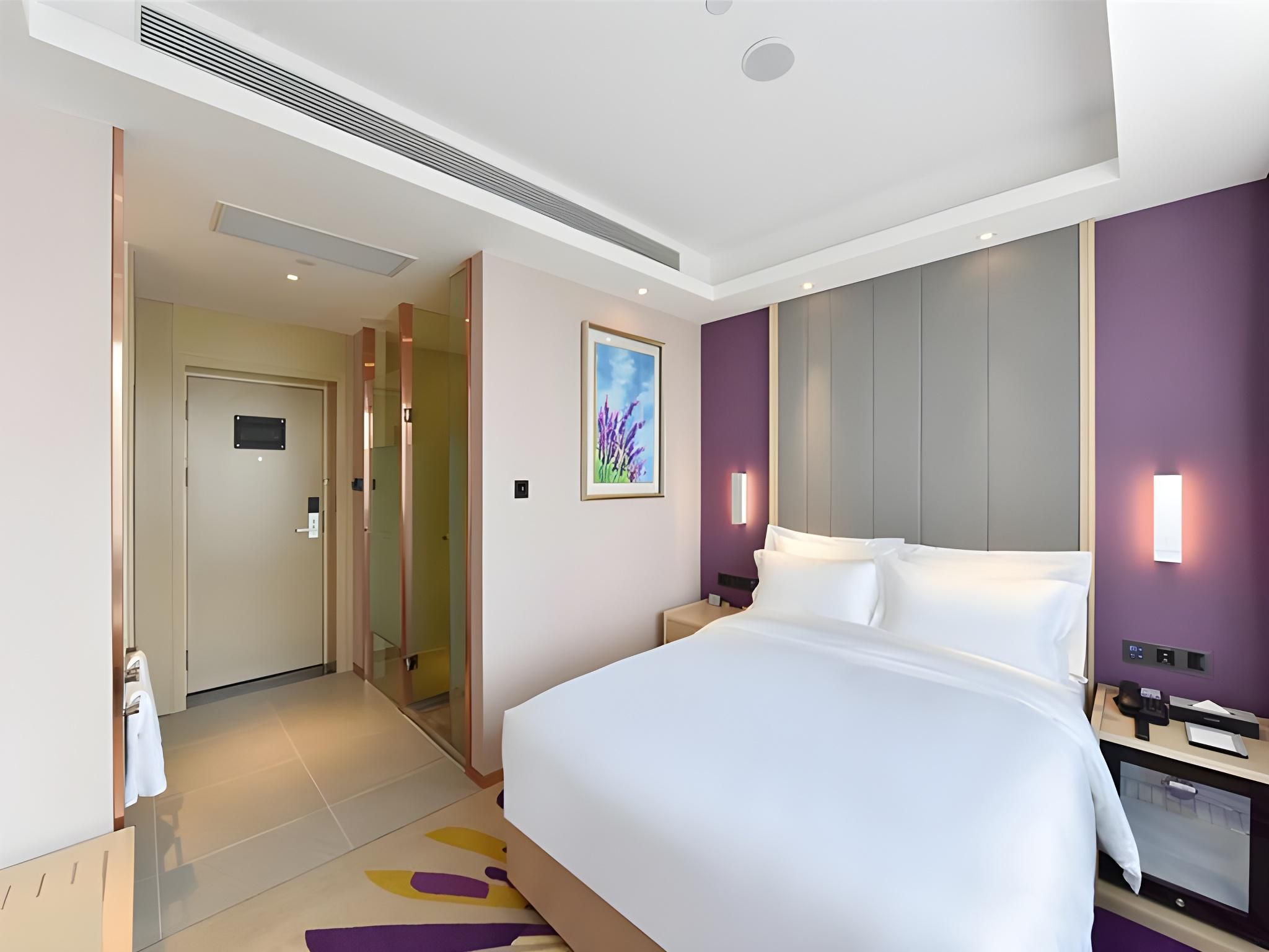 Queen Room with View