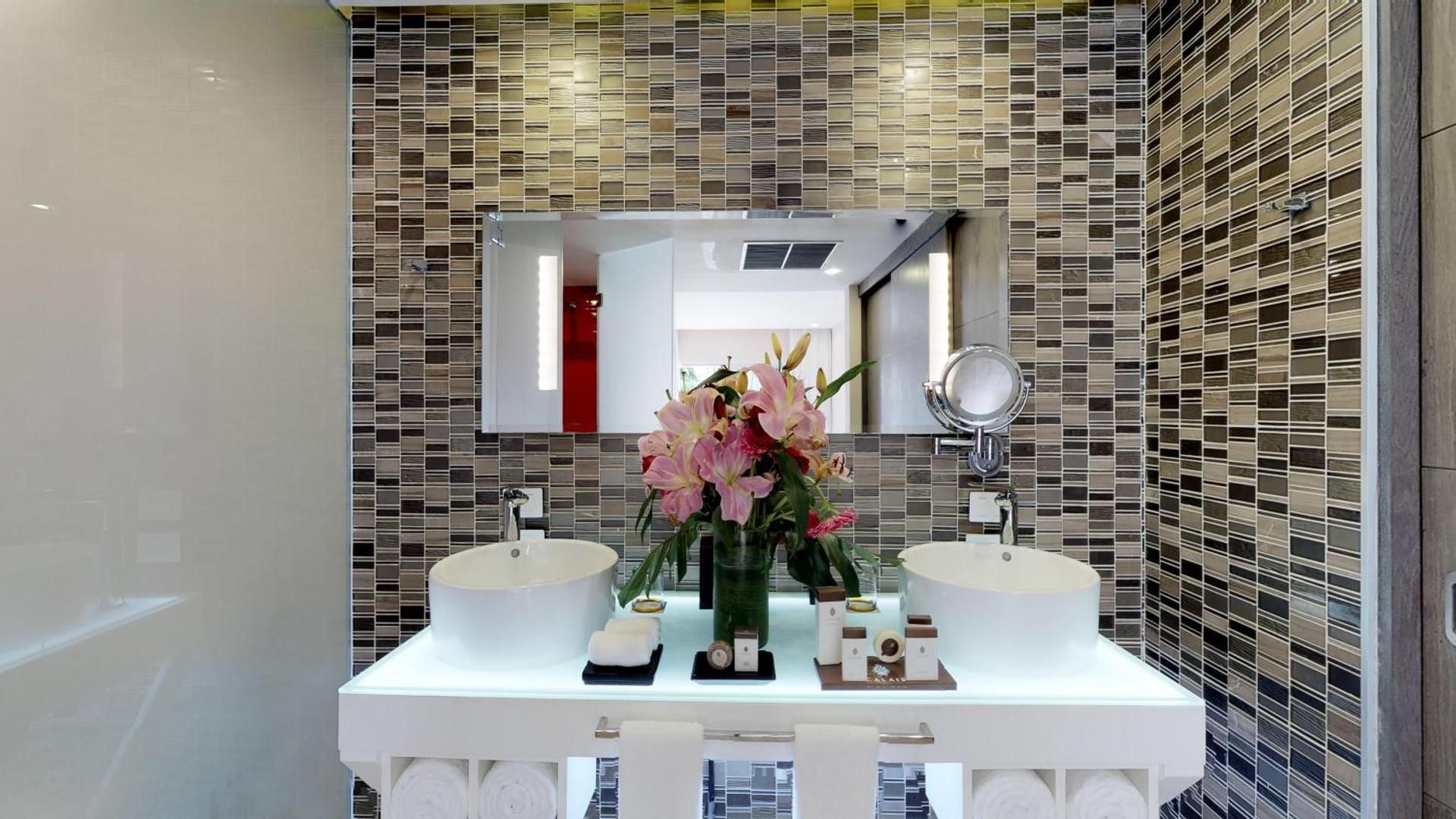 1 Bedroom Swim Up Residence