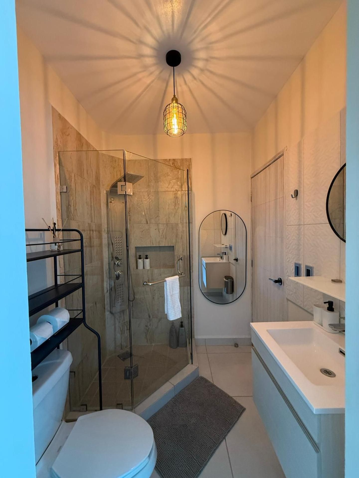 Ukana 205 One-Bedroom Apartment 2