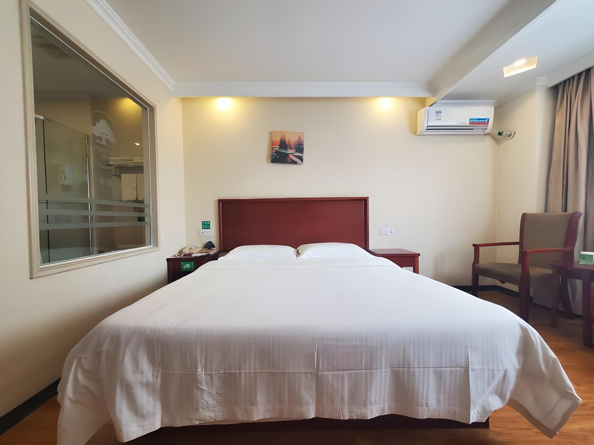 Queen Room with View