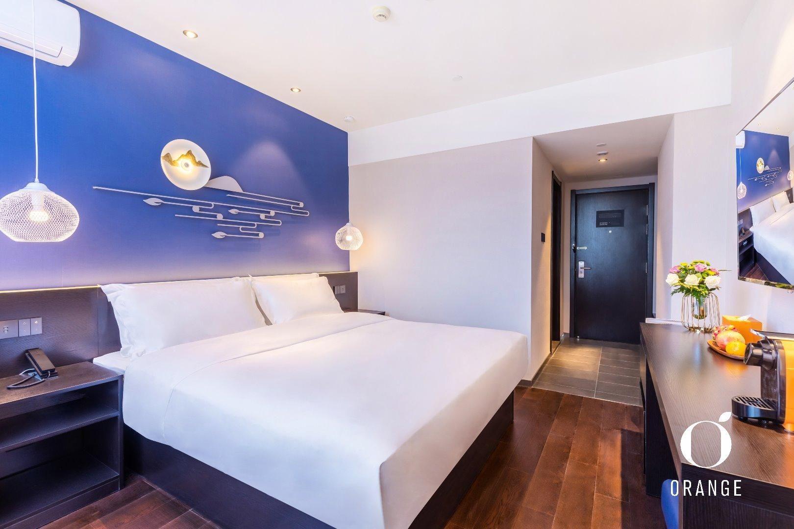 Business Queen Room