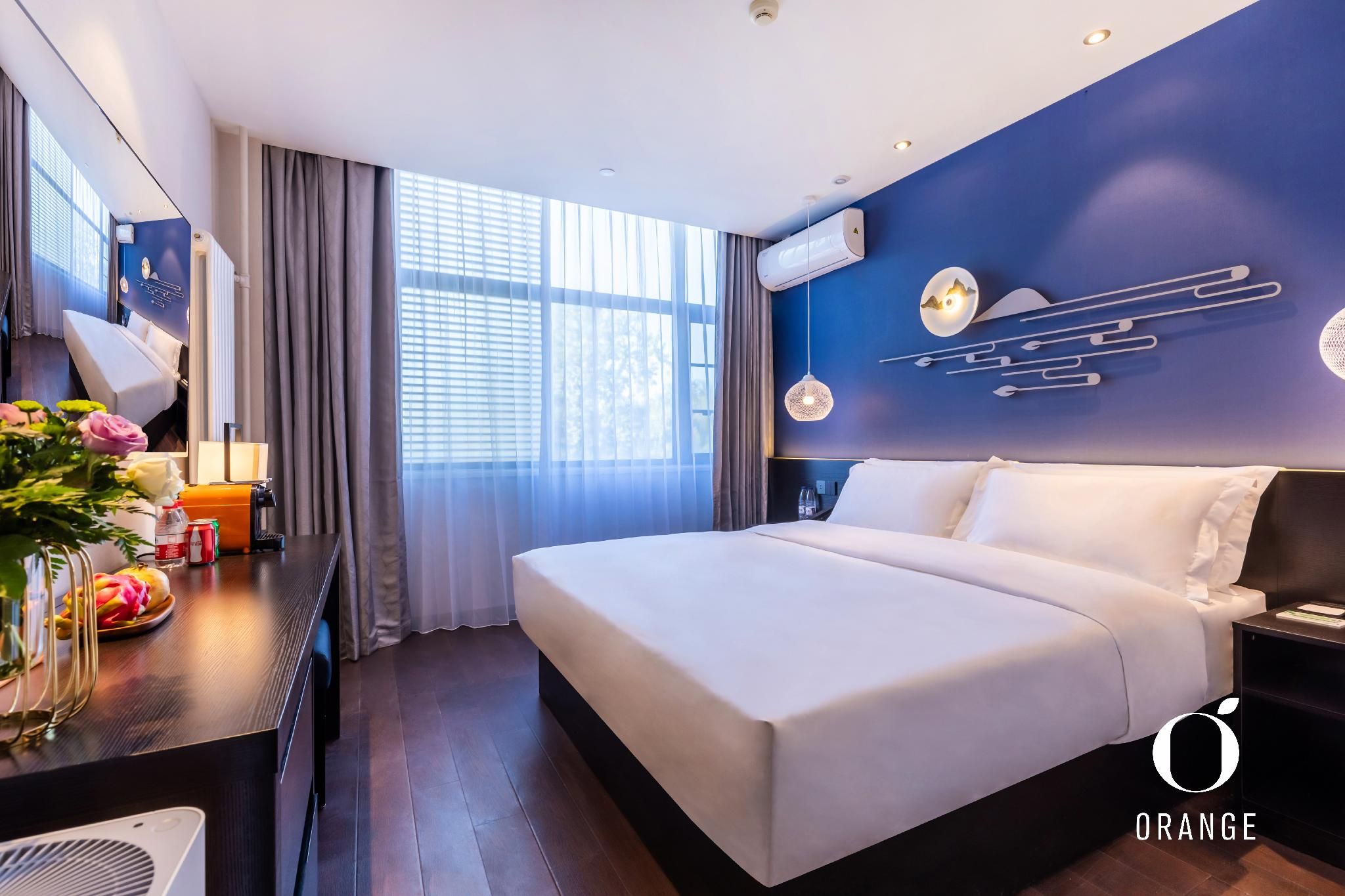 Business Queen Room