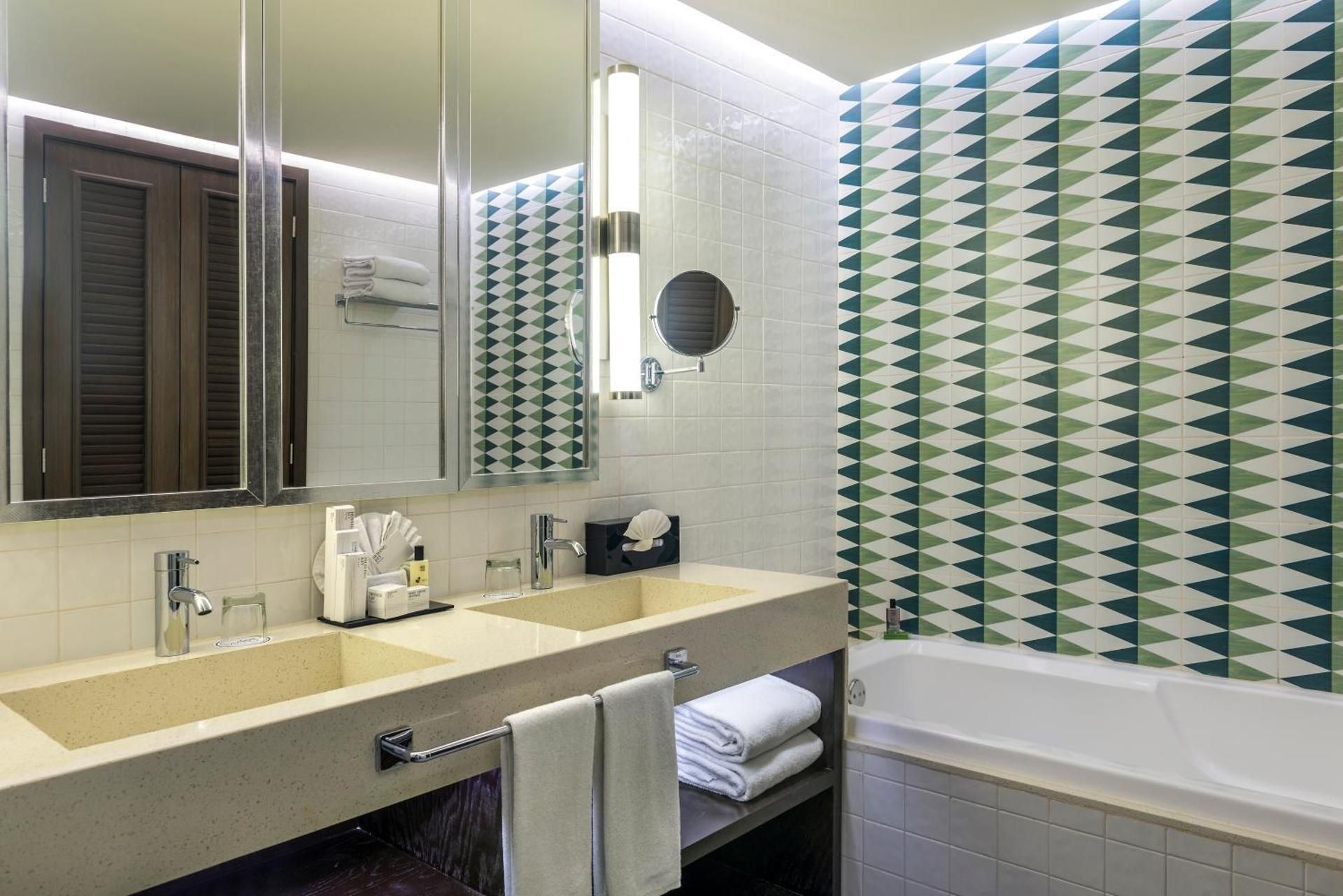 Privilege Swim-Up Junior Suite