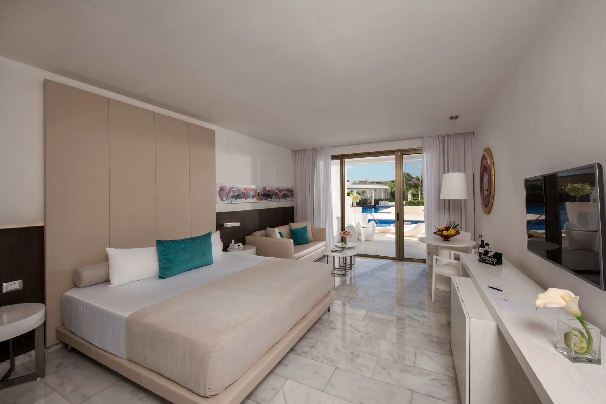 Deluxe Junior Suite with Pool Access