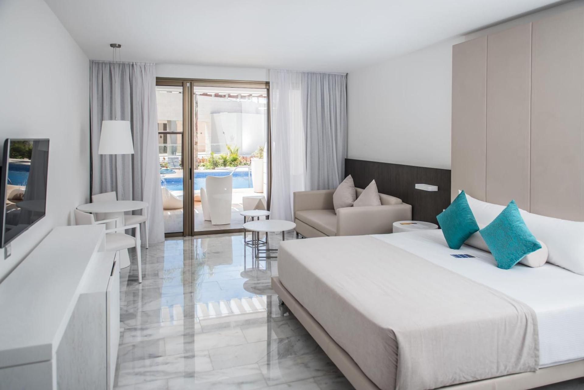 Deluxe Junior Suite with Pool Access