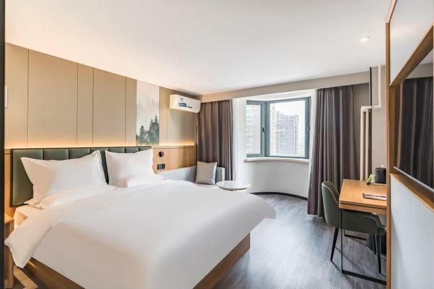 Hotel Queen Room