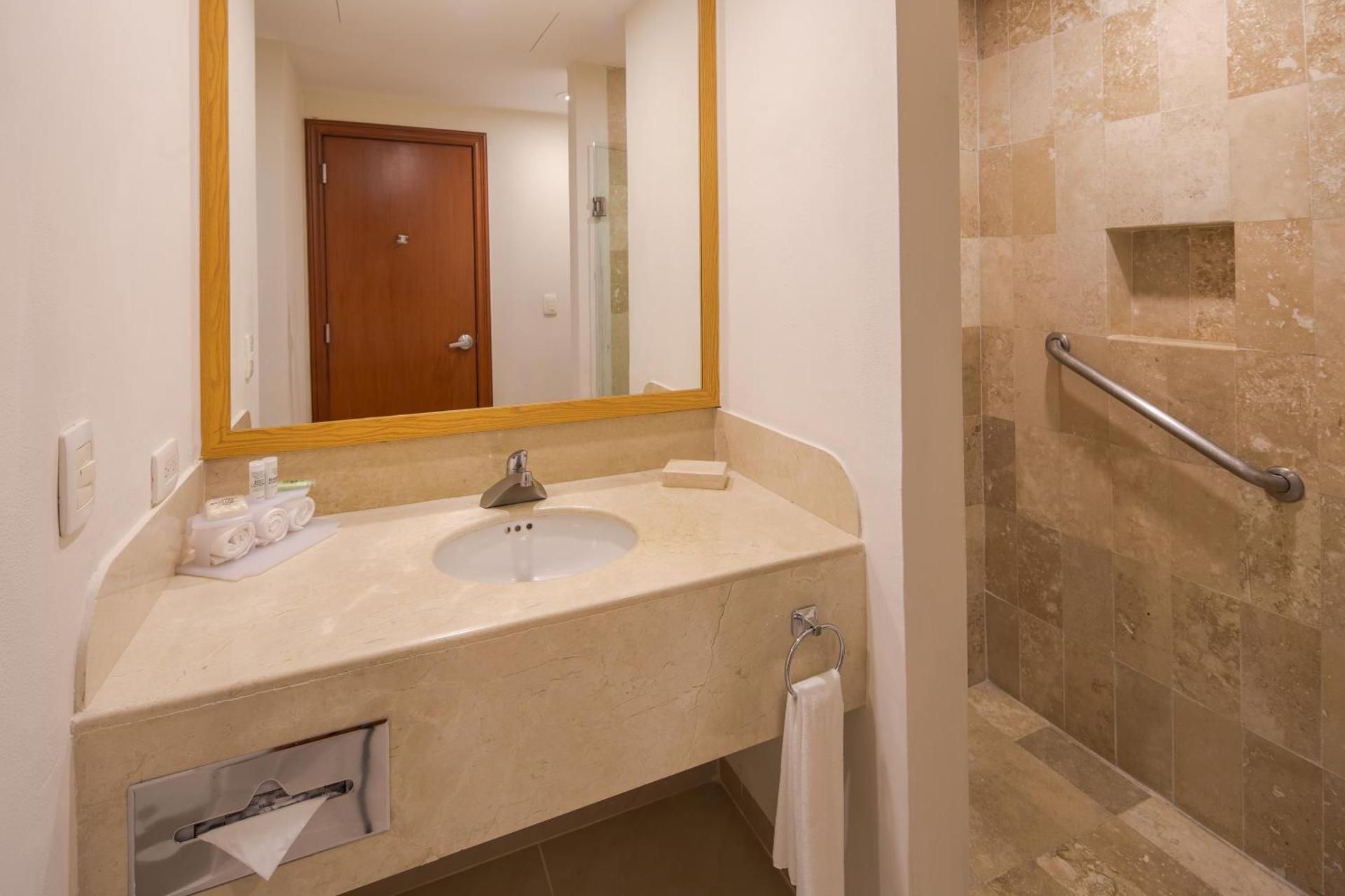 Wyndham Garden Playa del Carmen One-Bedroom King Suite - Non-Smoking 2