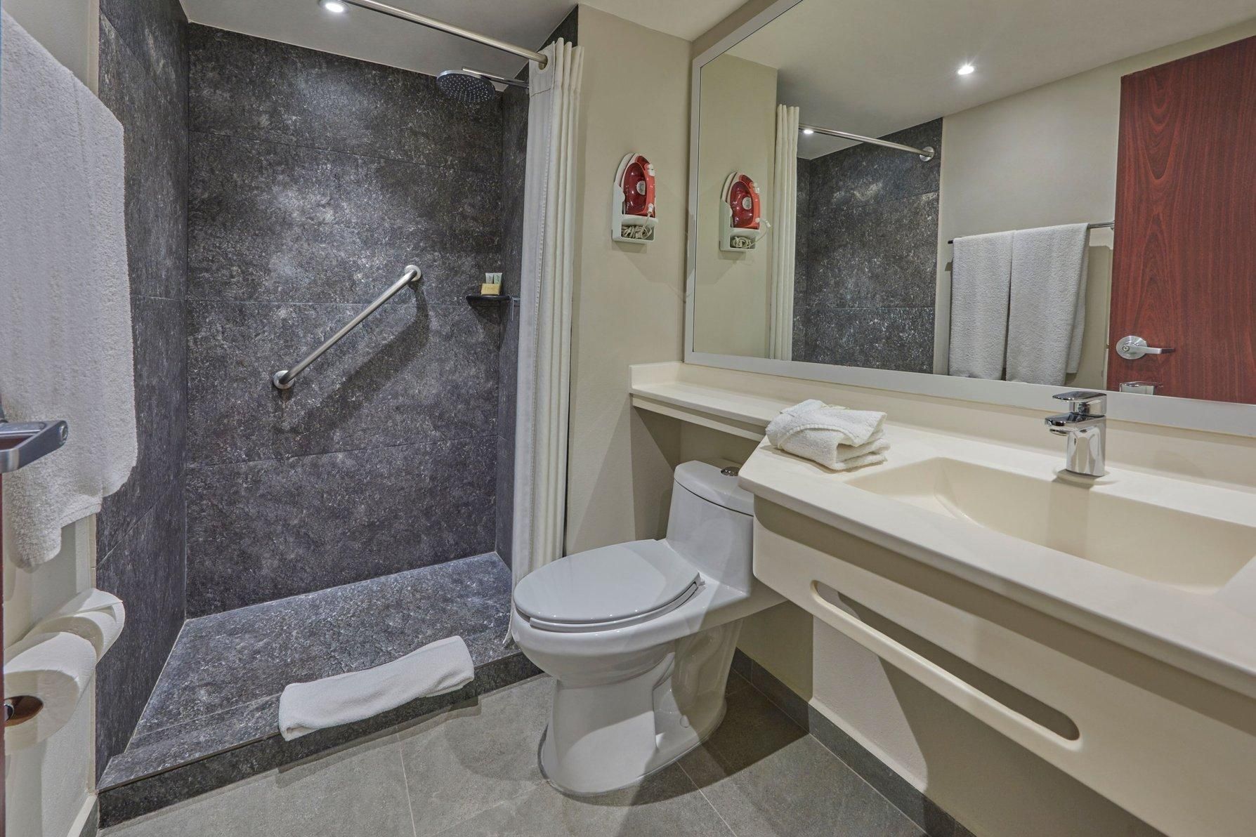 City Express by Marriott Playa Del Carmen Guest room, 1 Queen 3