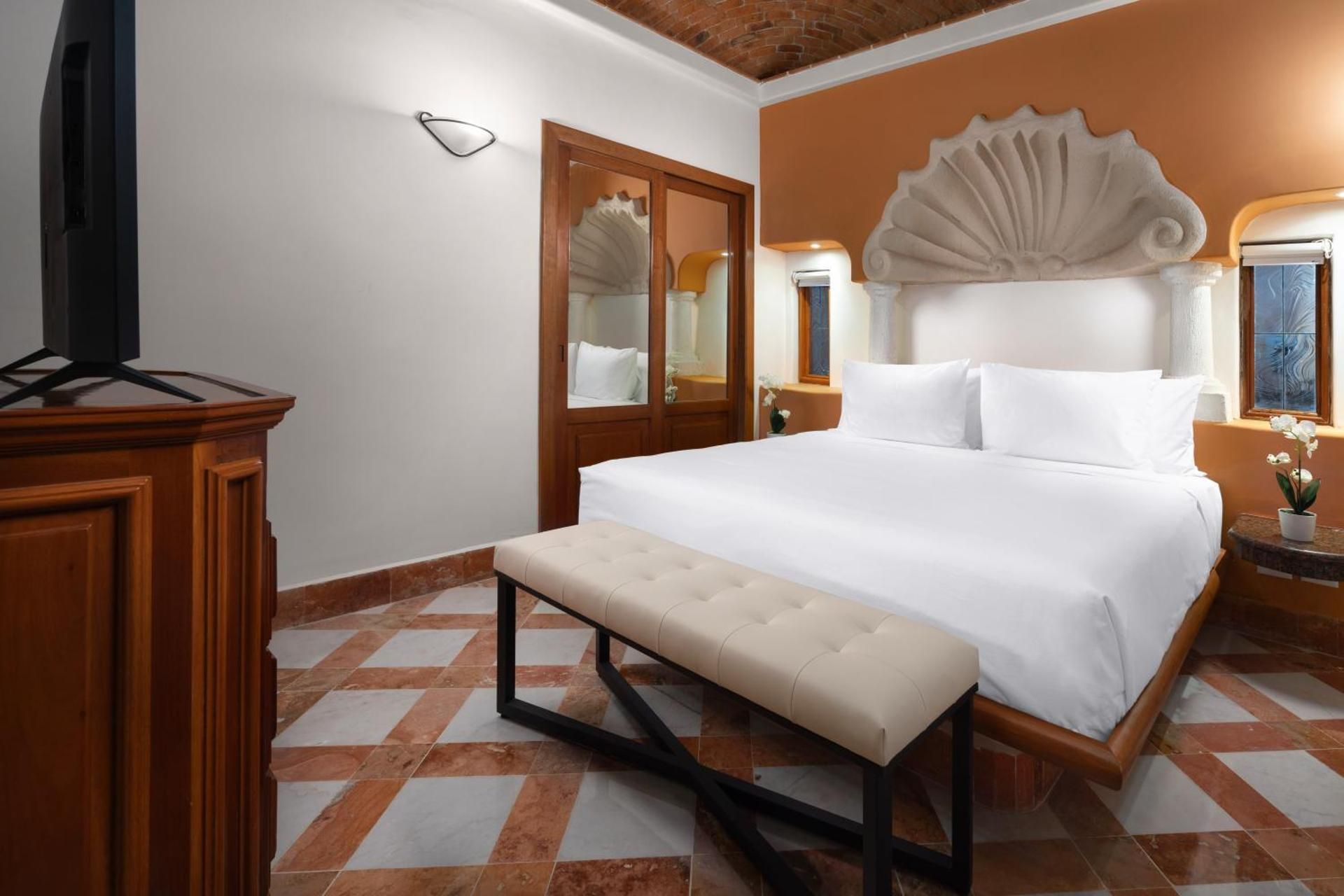 Connecting Room